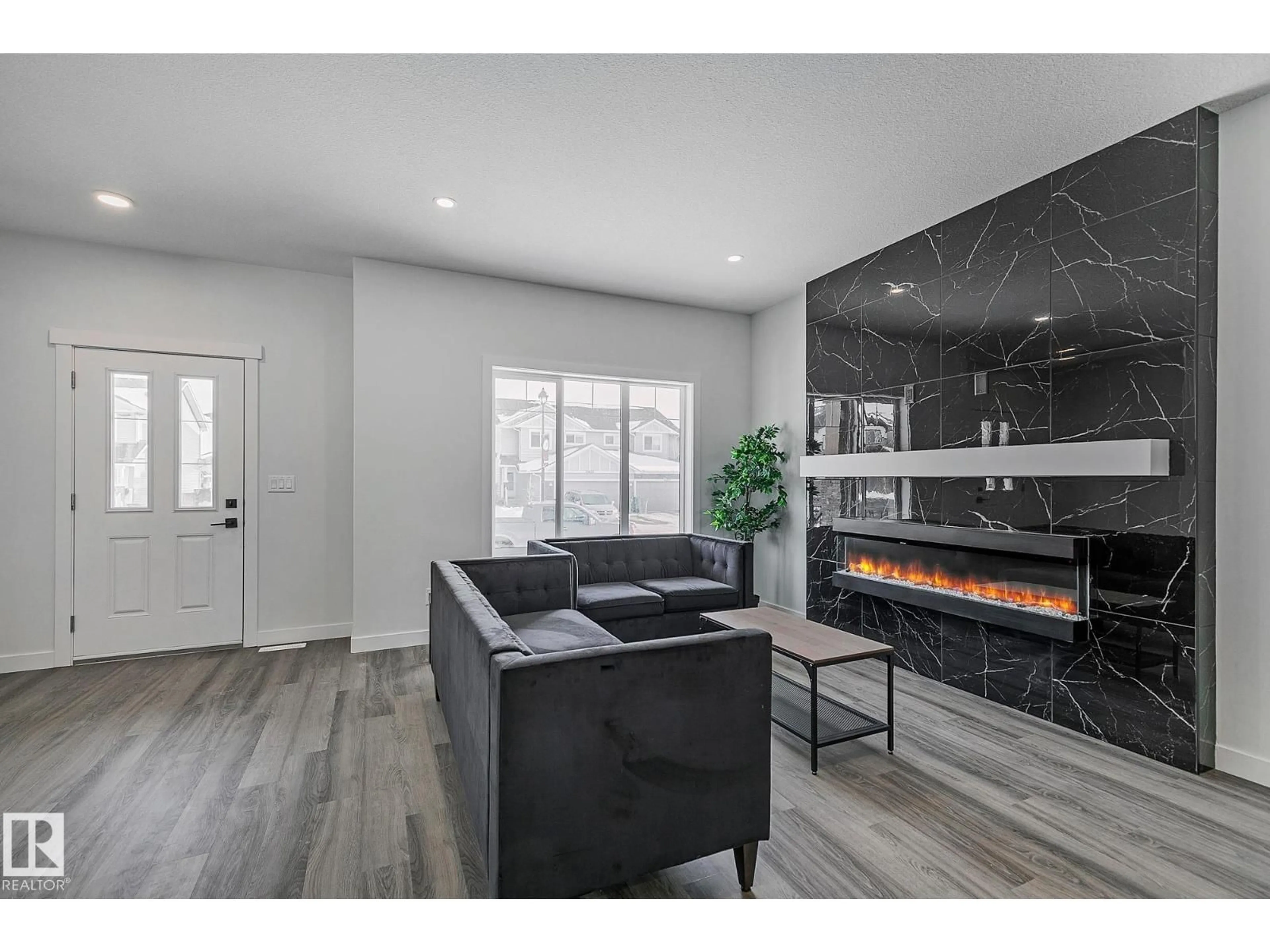 Unknown for 9831 107A AVENUE, Morinville Alberta T8R2P1