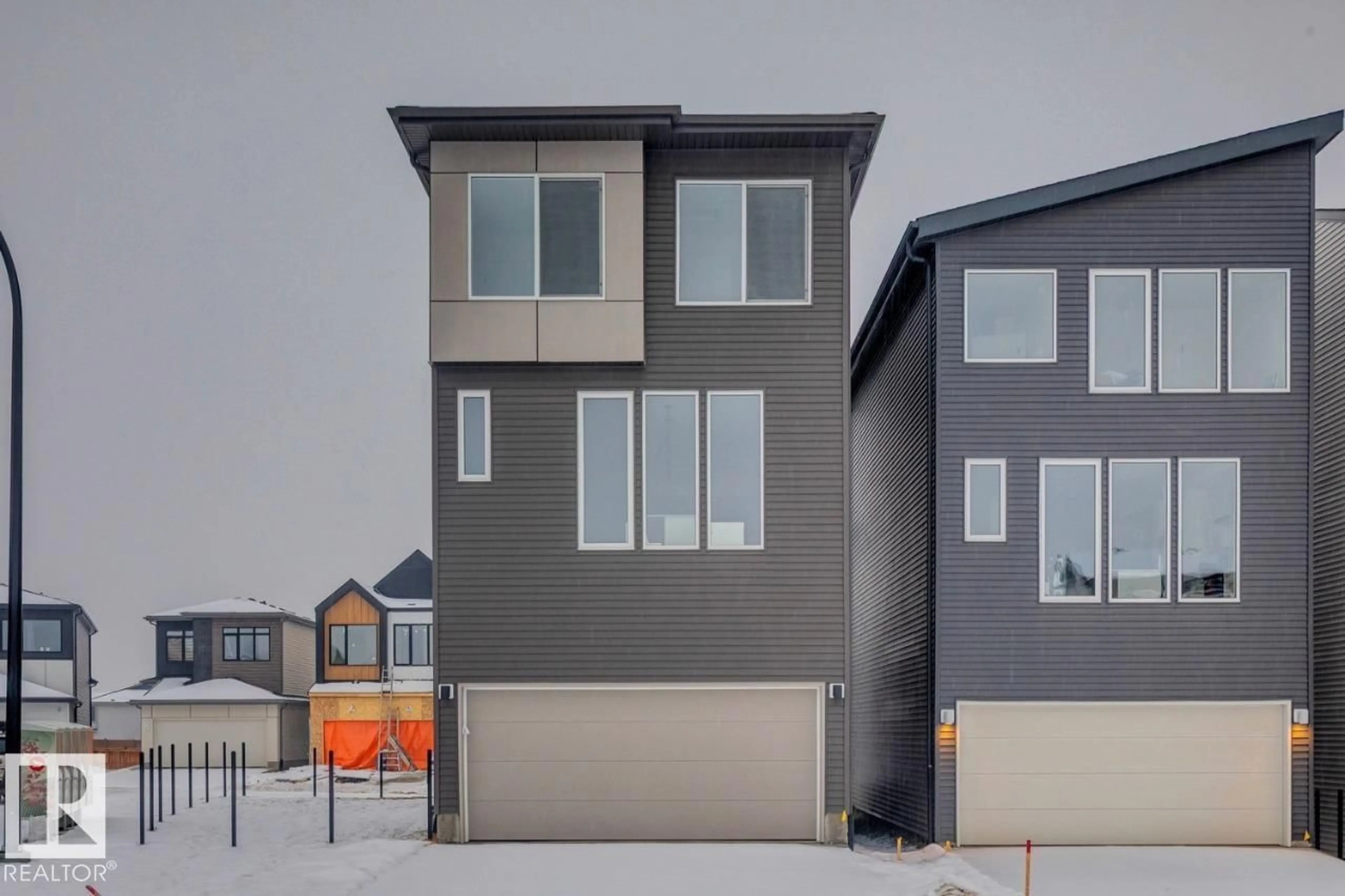 Home with vinyl exterior material, street for SW - 467 33 ST, Edmonton Alberta T6X3C9