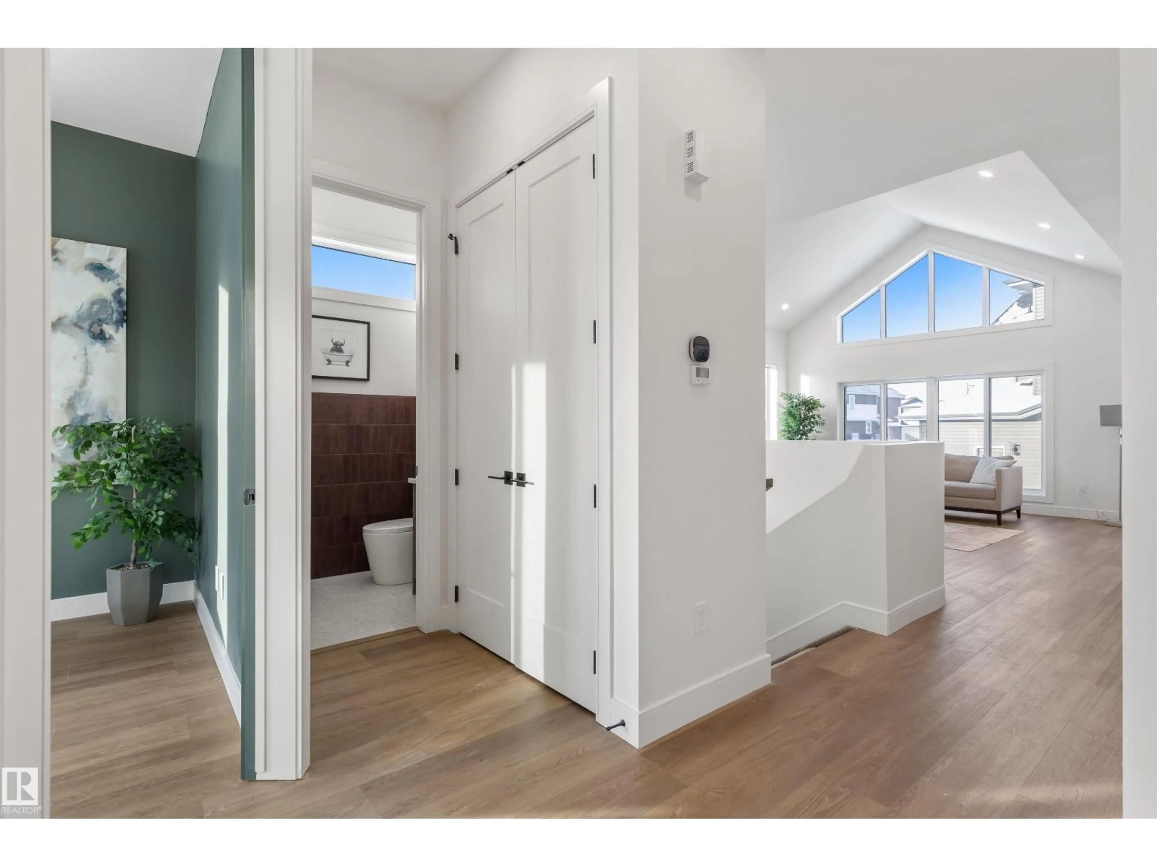 Indoor entryway for 96 EDGEFIELD WY, St. Albert Alberta T8N8A7