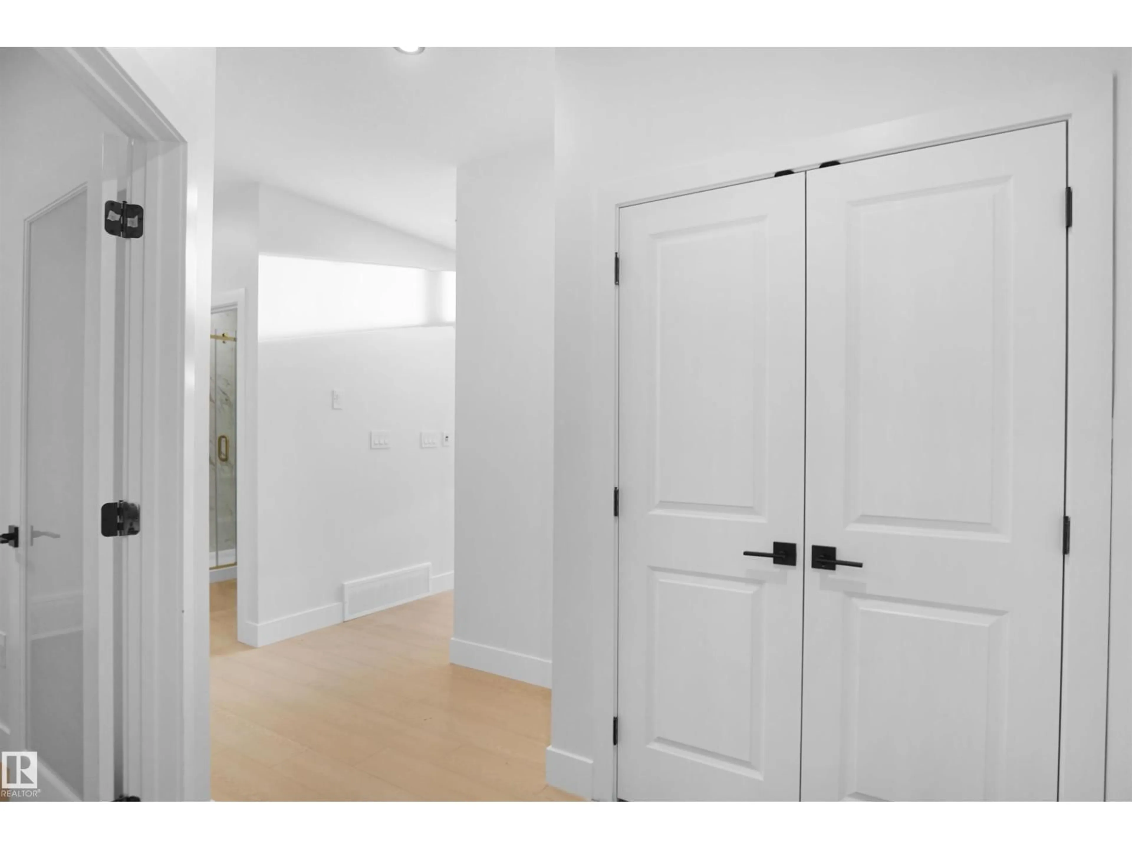 Indoor entryway for 6224 29 AV, Edmonton Alberta T6X3J2