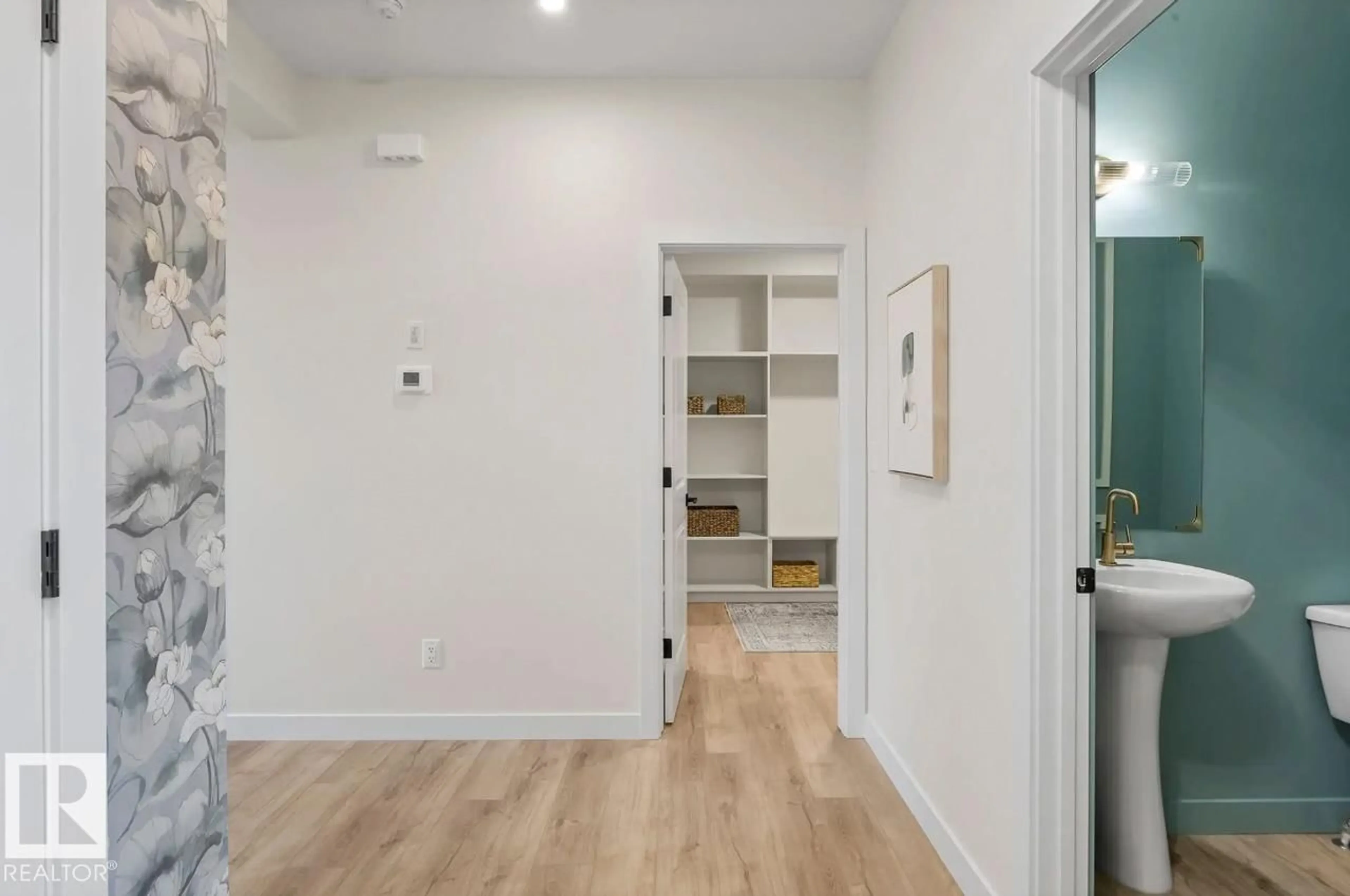 Indoor entryway for SW - 320 27 ST, Edmonton Alberta T6X3H9