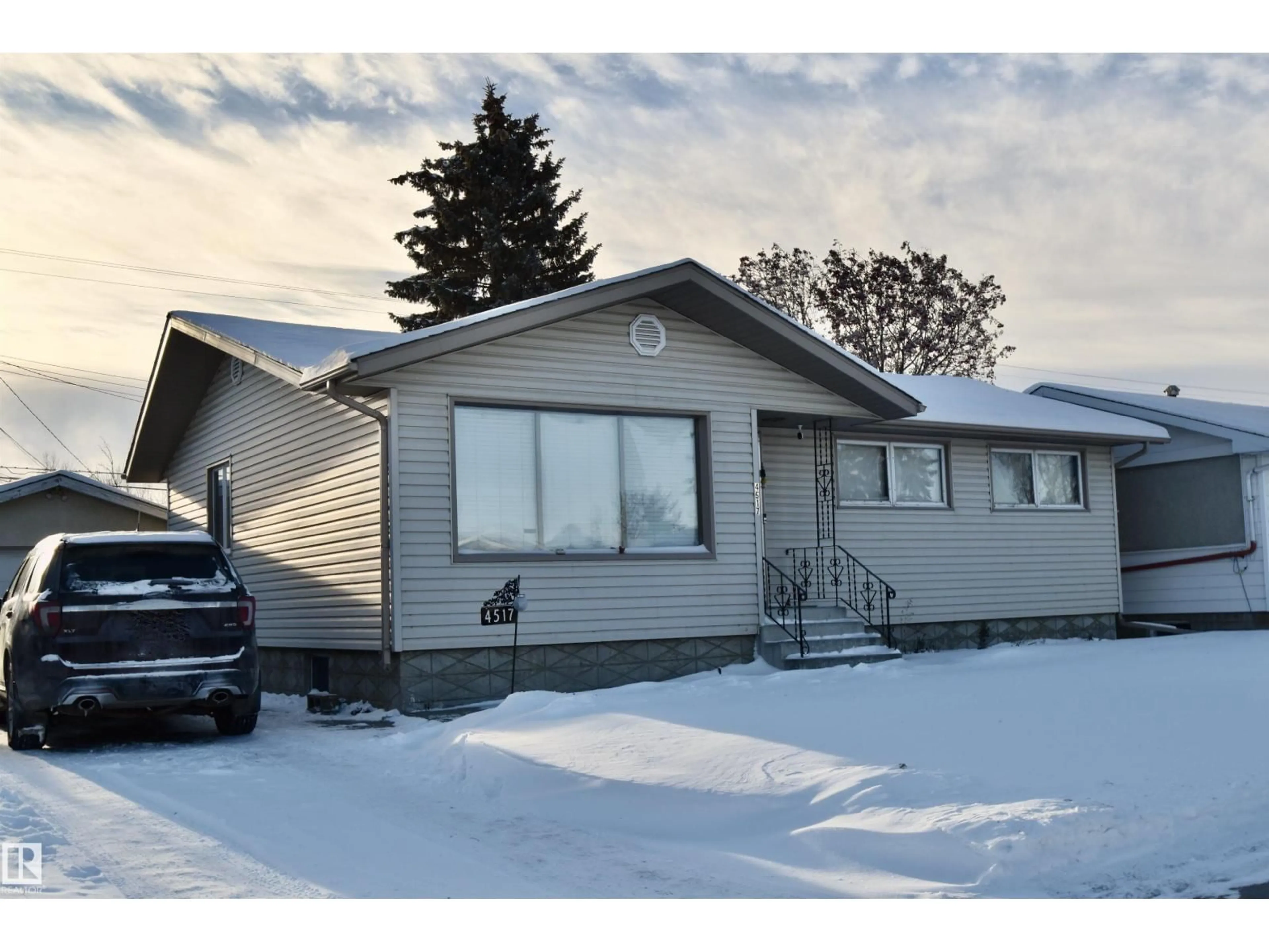 Home with vinyl exterior material, street for 4517 51, St. Paul Town Alberta T0A3A2