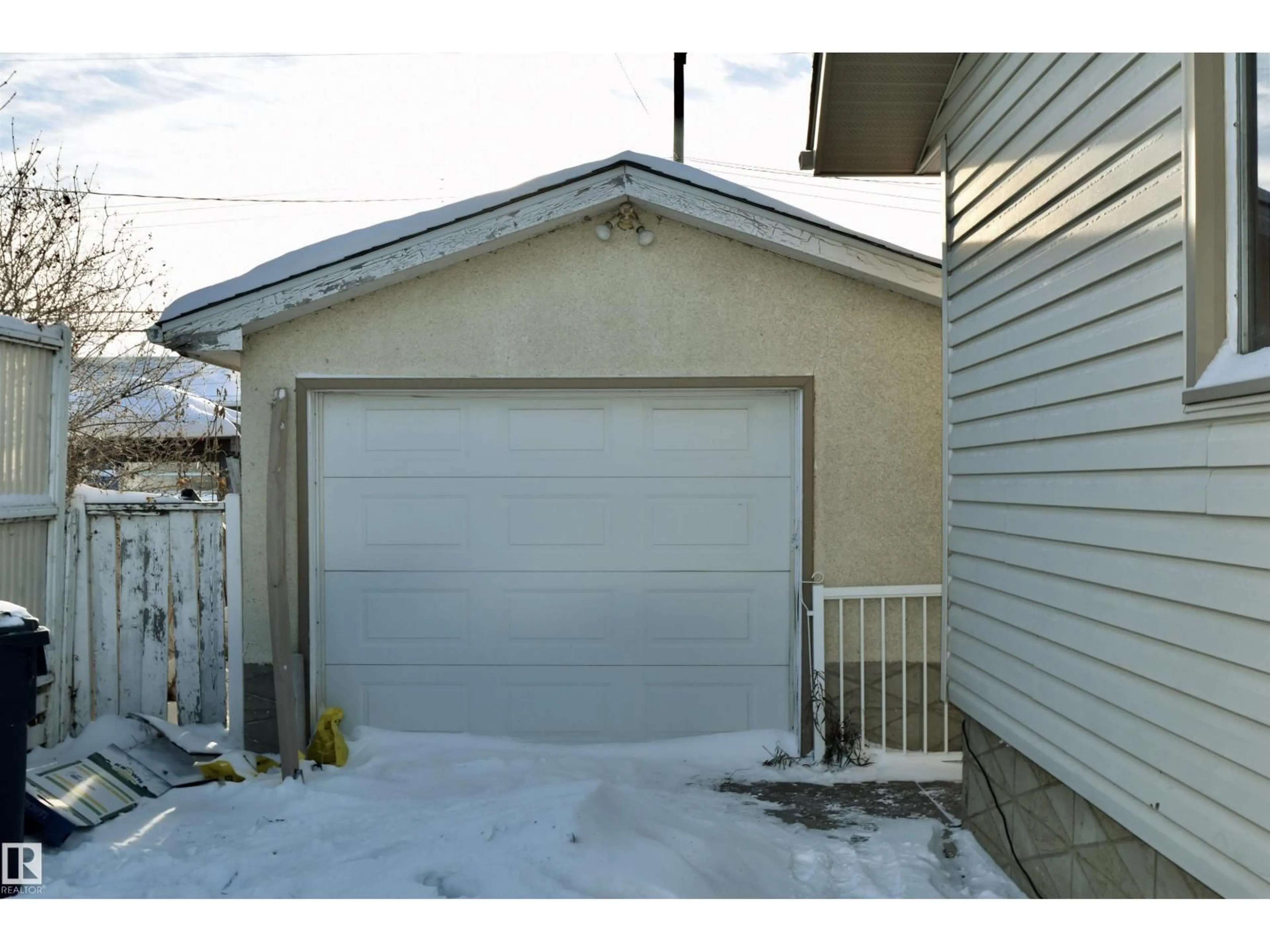 Indoor garage for 4517 51, St. Paul Town Alberta T0A3A2