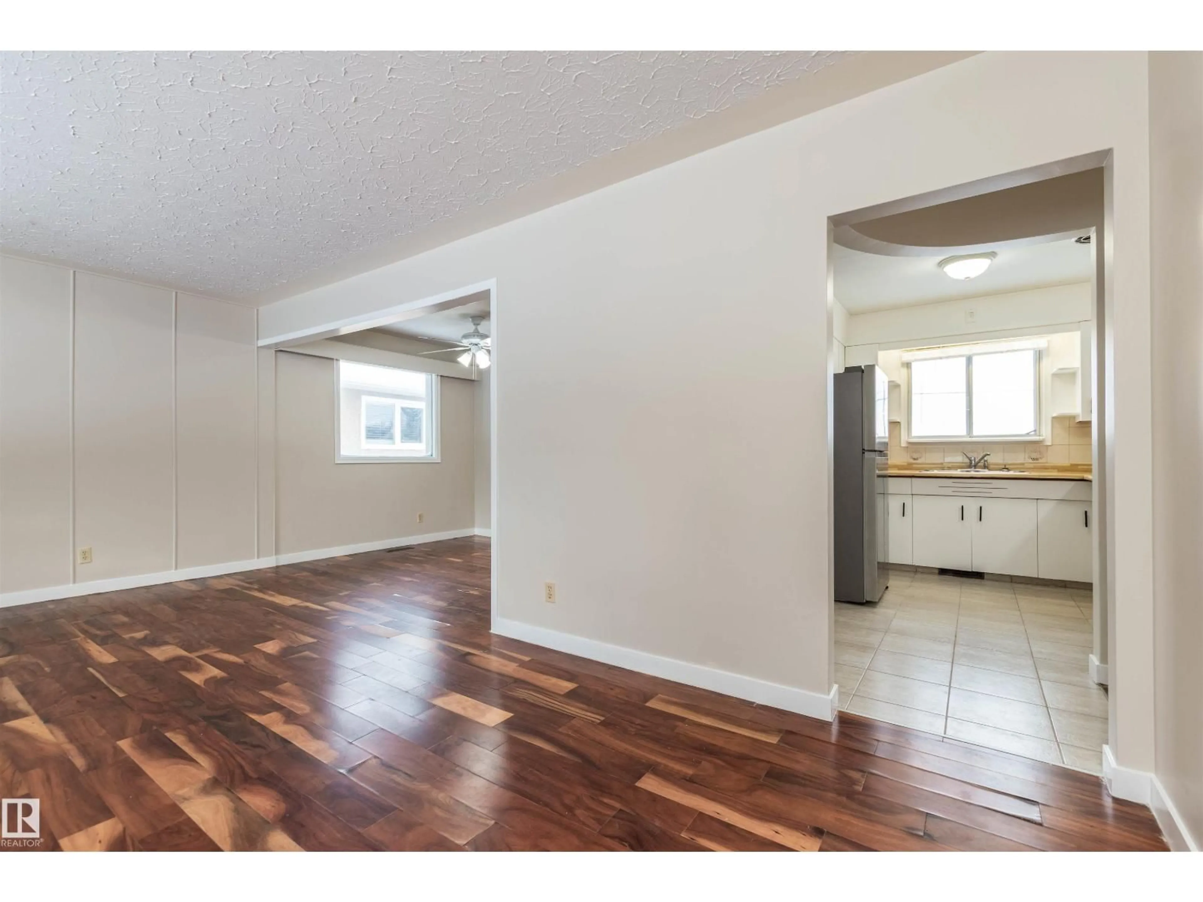 A pic of a room for 5204 97A AV, Edmonton Alberta T6B1E1