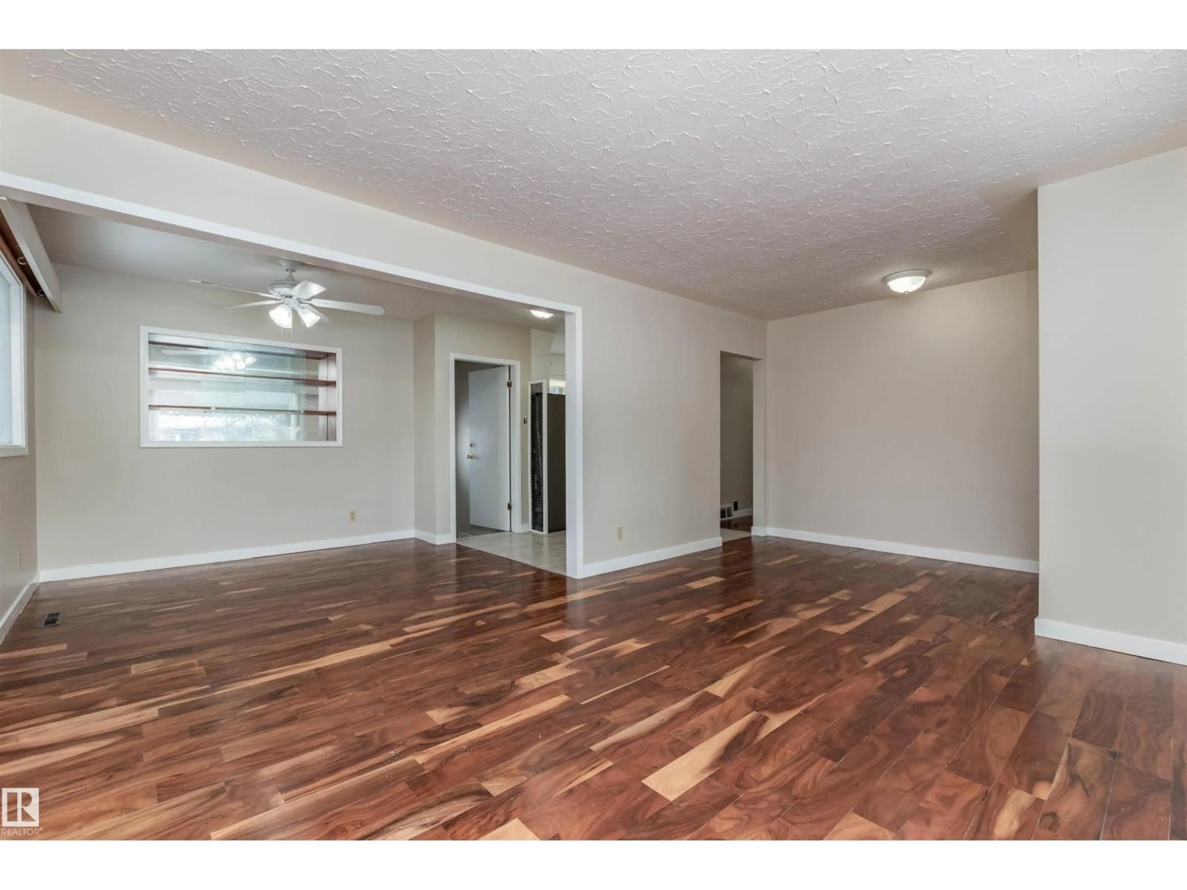 A pic of a room for 5204 97A AV, Edmonton Alberta T6B1E1