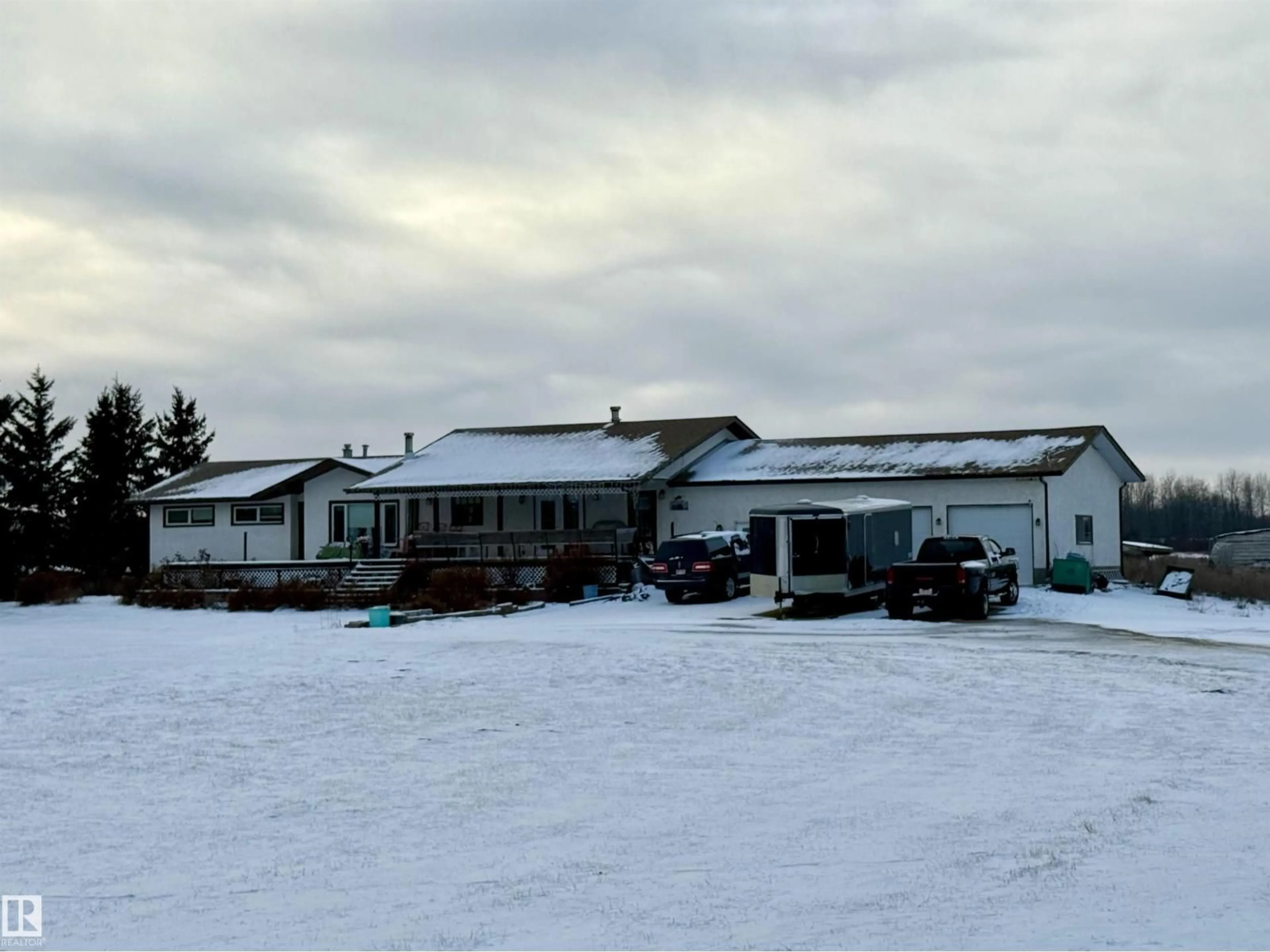 A pic from outside/outdoor area/front of a property/back of a property/a pic from drone, unknown for 472078 HWY 814, Rural Wetaskiwin County Alberta T0C0A1