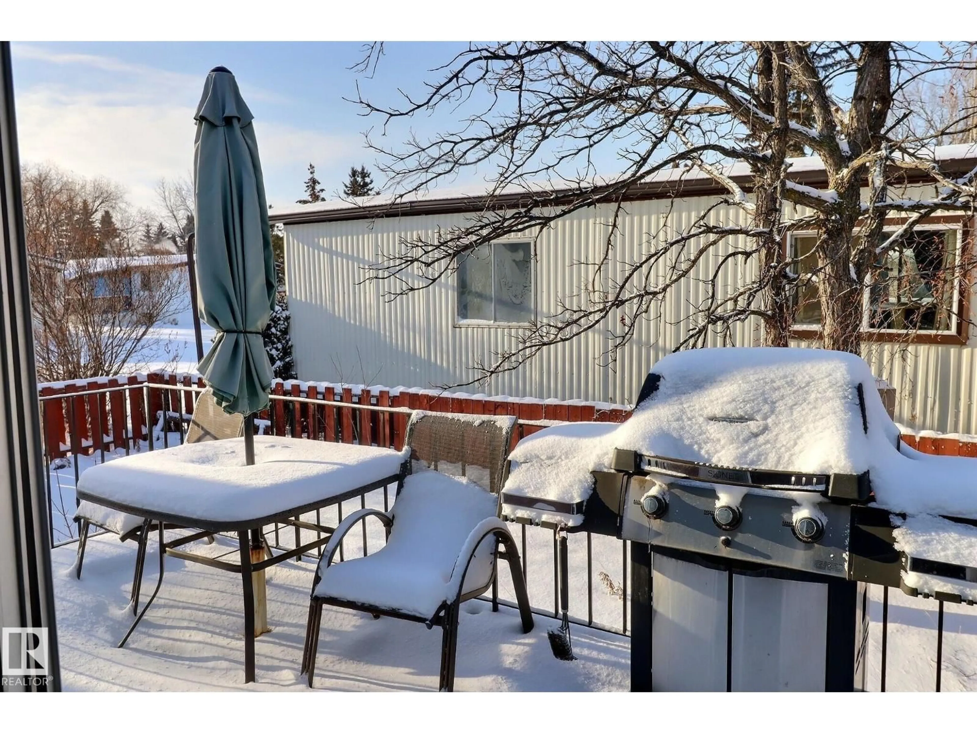 Patio, unknown for 2 WILLOWDALE DR, Edmonton Alberta T6P1H2