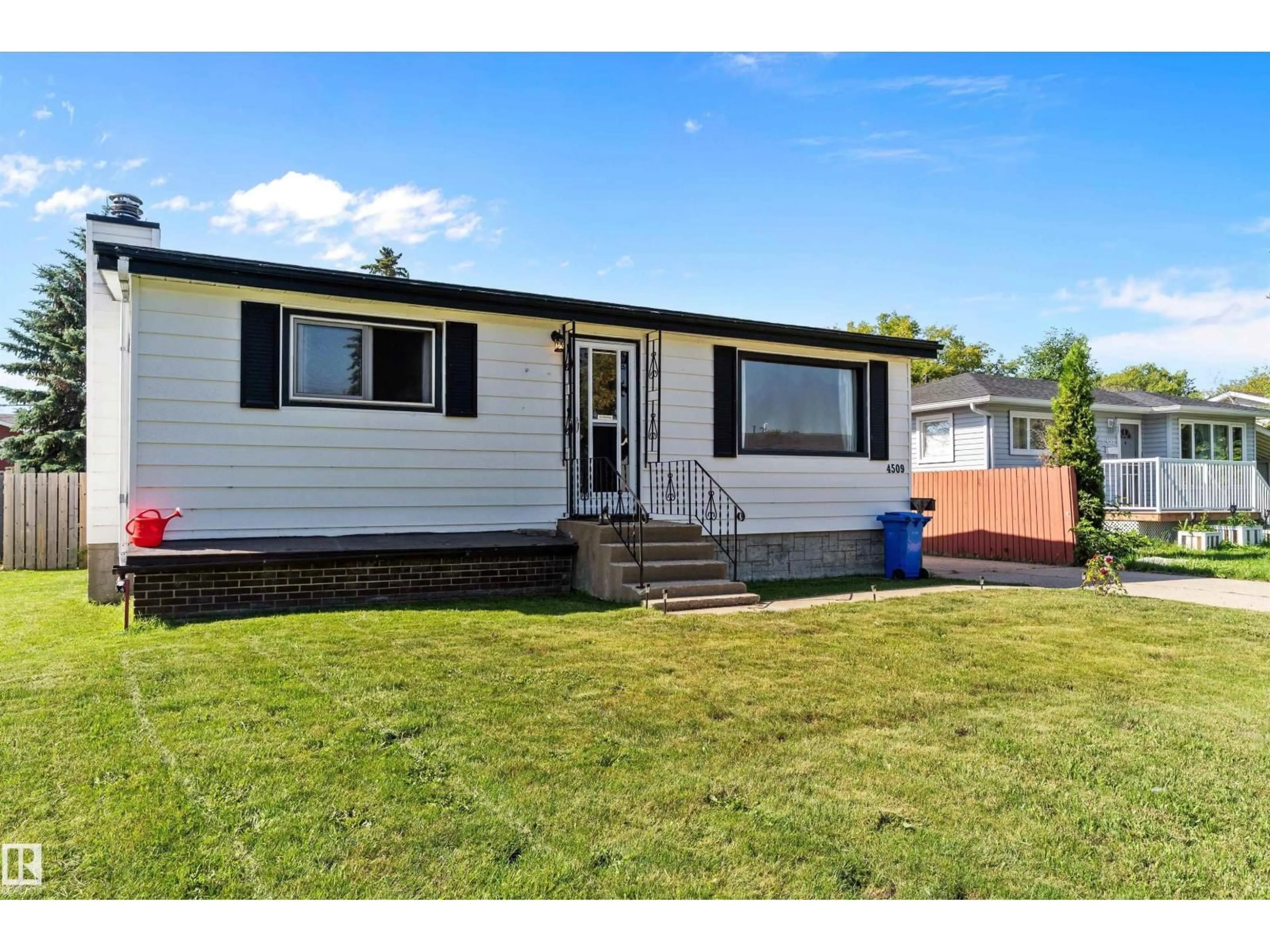 A pic from outside/outdoor area/front of a property/back of a property/a pic from drone, street for 4509 53 AV, Wetaskiwin Alberta T9A0Y3