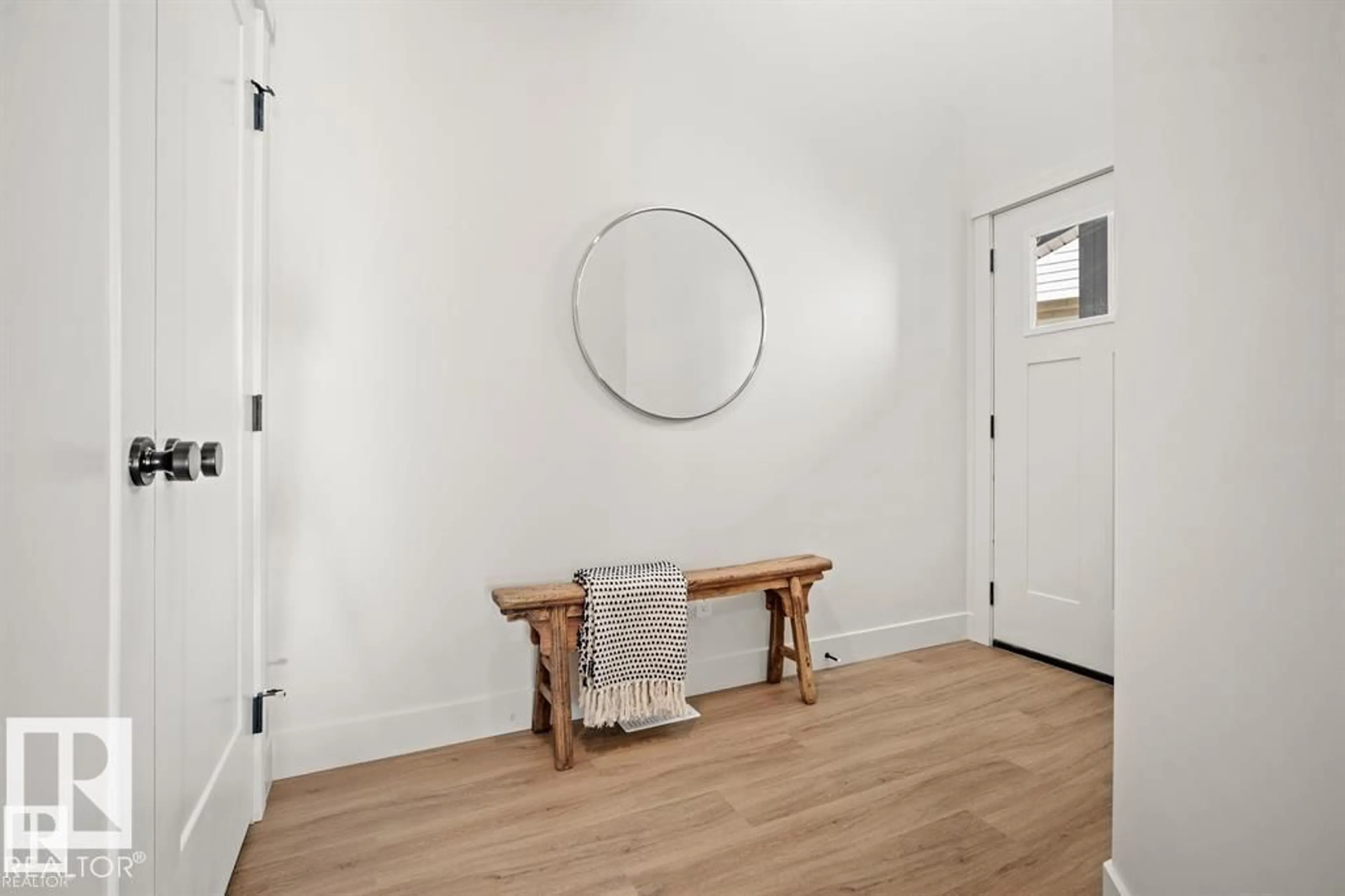 Indoor entryway for 24 GRAYSON GR, Stony Plain Alberta T7Z0A0