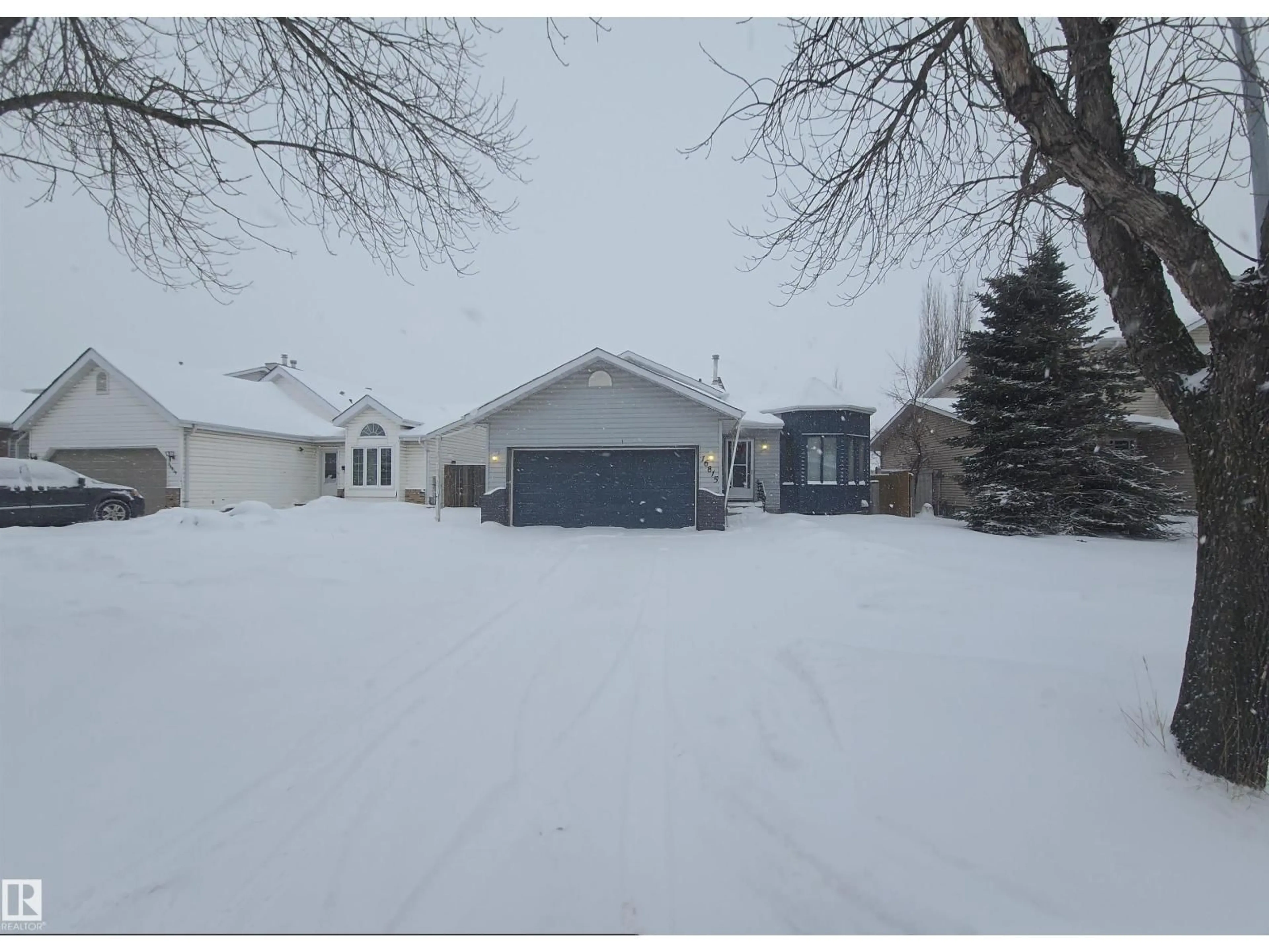 A pic from outside/outdoor area/front of a property/back of a property/a pic from drone, street for 16815 91 ST, Edmonton Alberta T5Z2W7