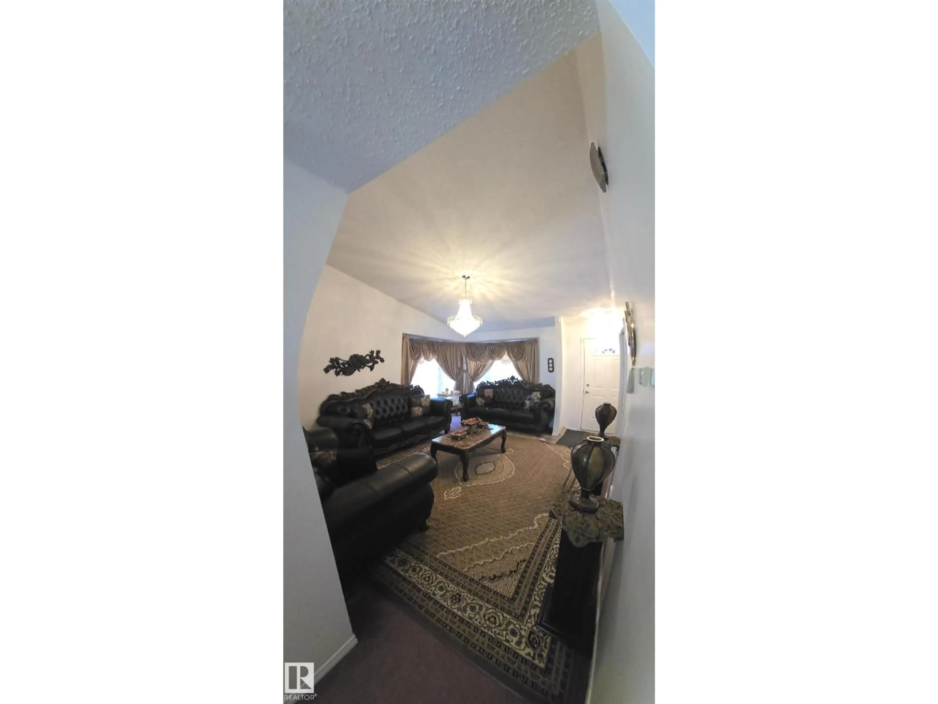 A pic of a room for 16815 91 ST, Edmonton Alberta T5Z2W7