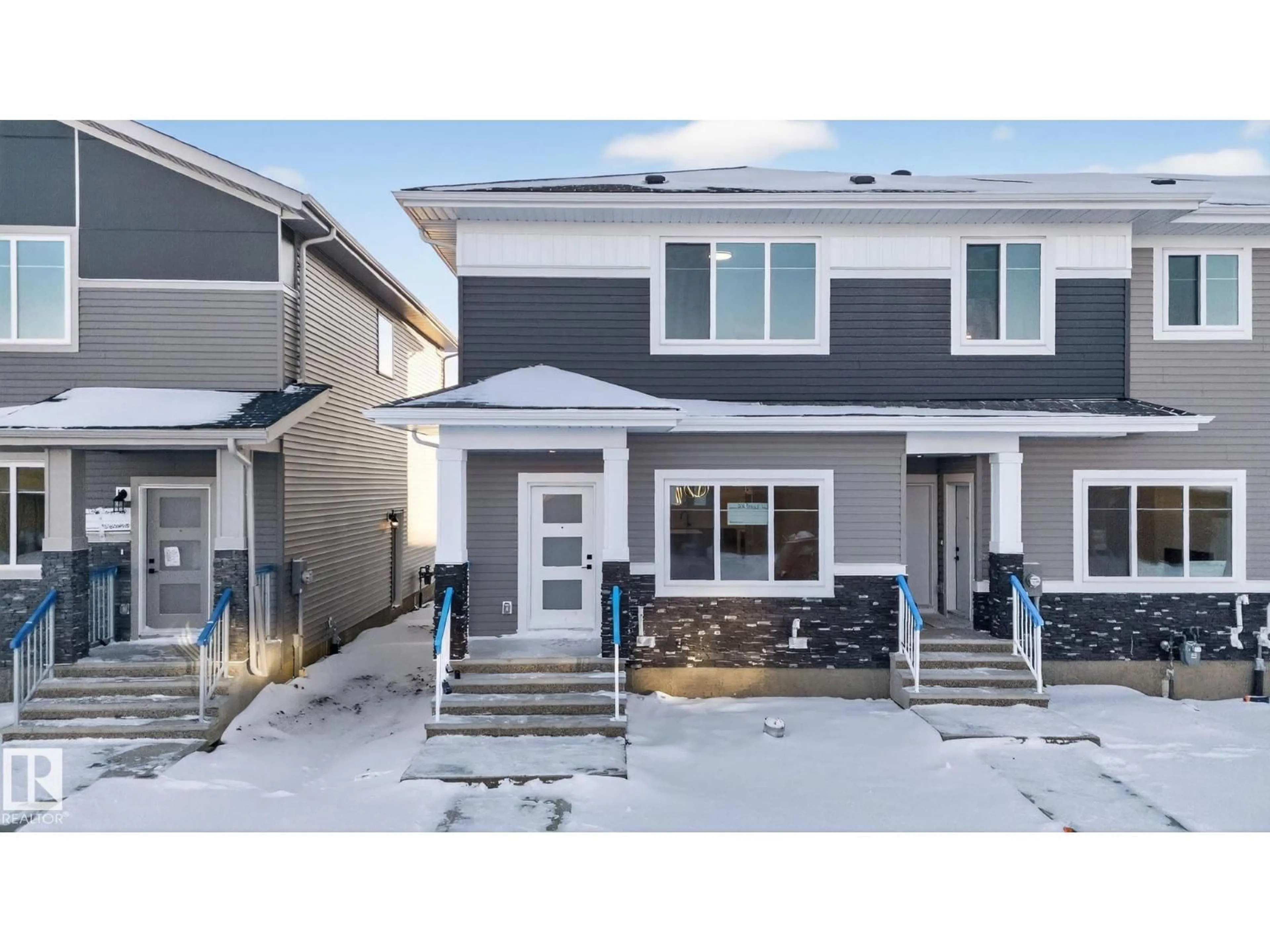 Home with vinyl exterior material, street for 122 PIERWYCK LO, Spruce Grove Alberta T7X4G2
