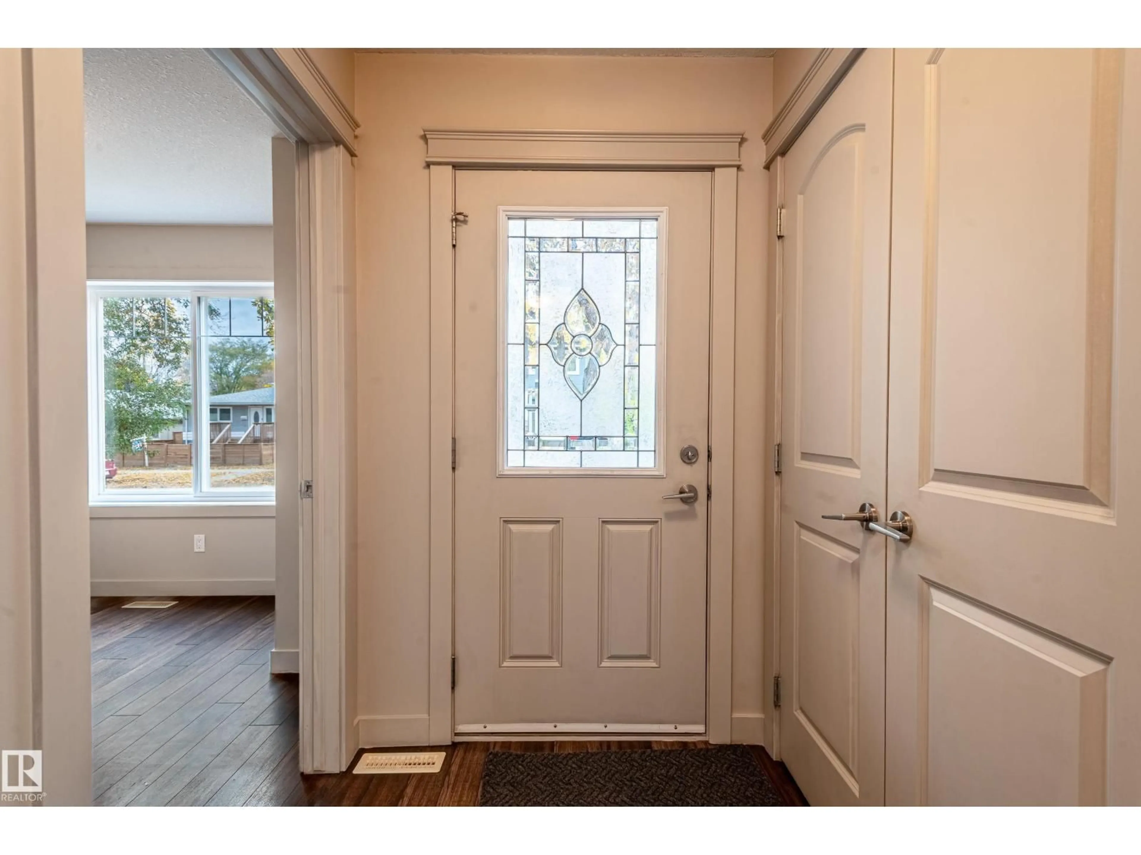 Indoor entryway for NW - 12126 65 ST, Edmonton Alberta T5W4L8