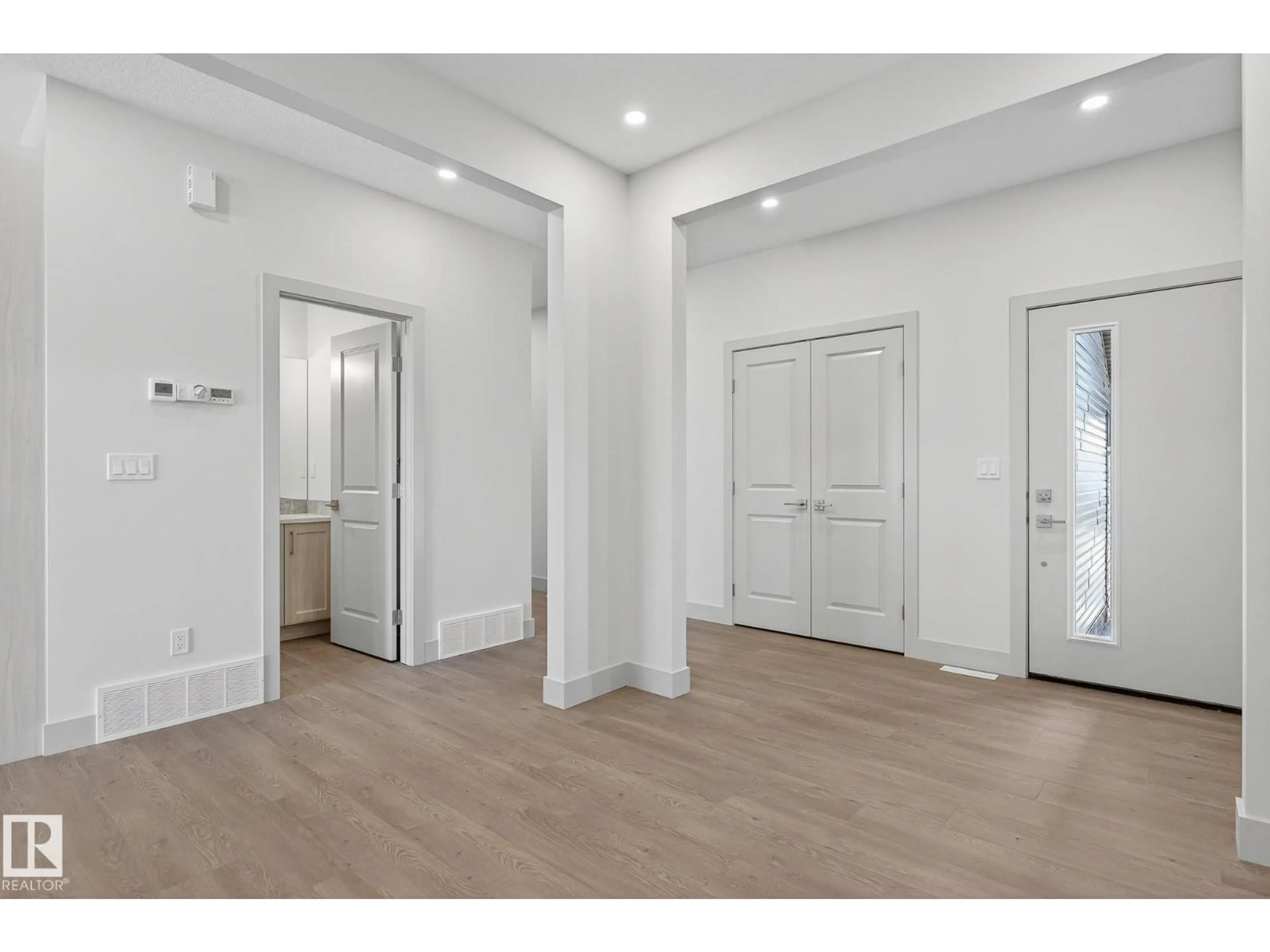 Indoor entryway for 5254 47 AV, Calmar Alberta T0C0V0