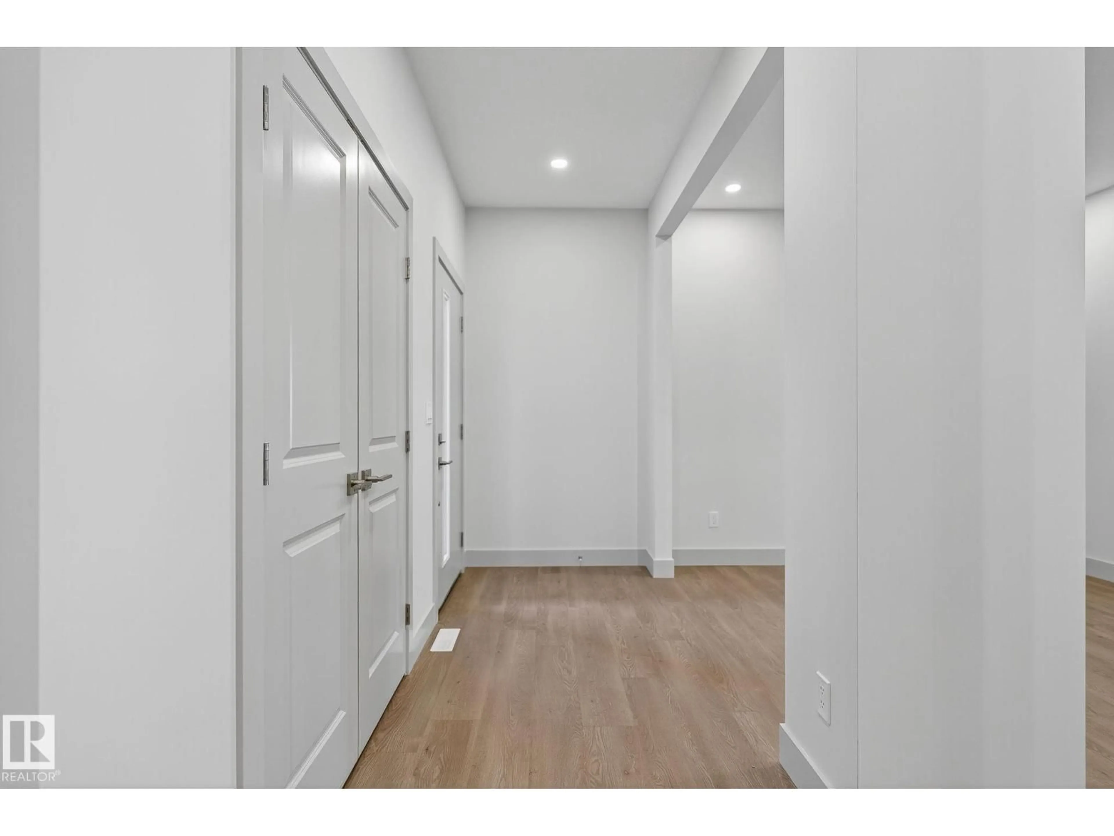 Indoor entryway for 5254 47 AV, Calmar Alberta T0C0V0