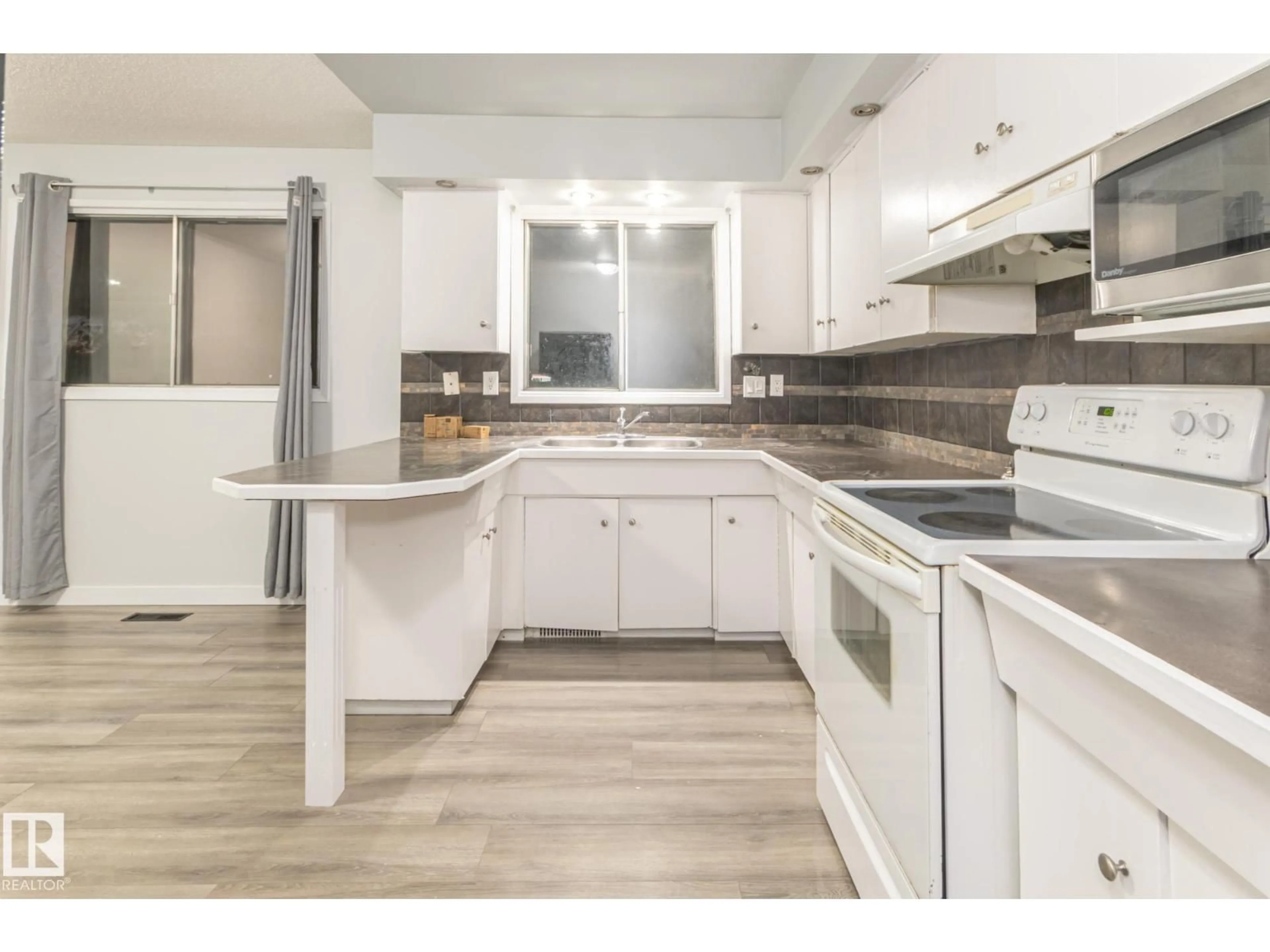 Unknown for NW - 13524 66 ST, Edmonton Alberta T5C0B6