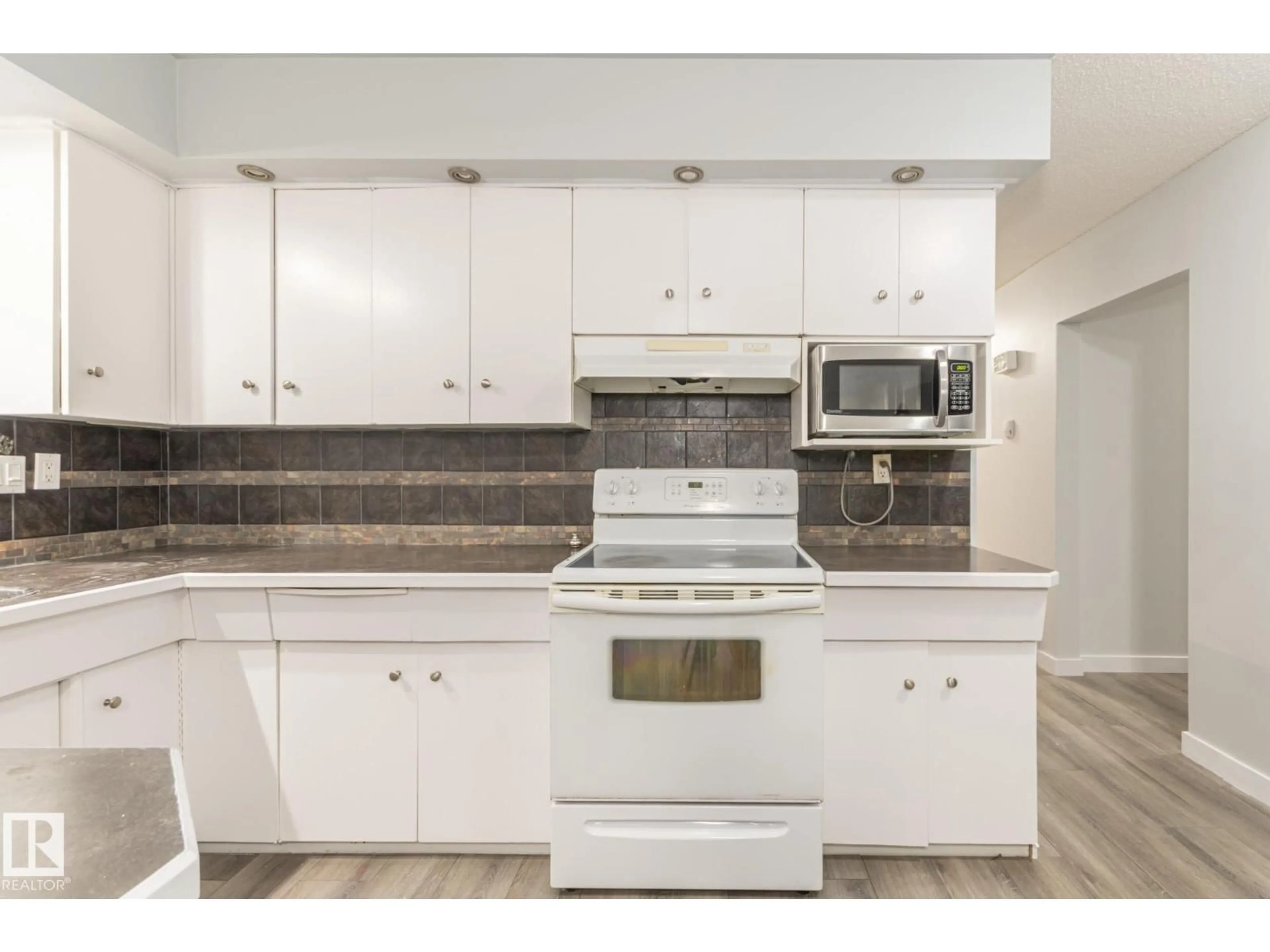 Standard kitchen, unknown for NW - 13524 66 ST, Edmonton Alberta T5C0B6