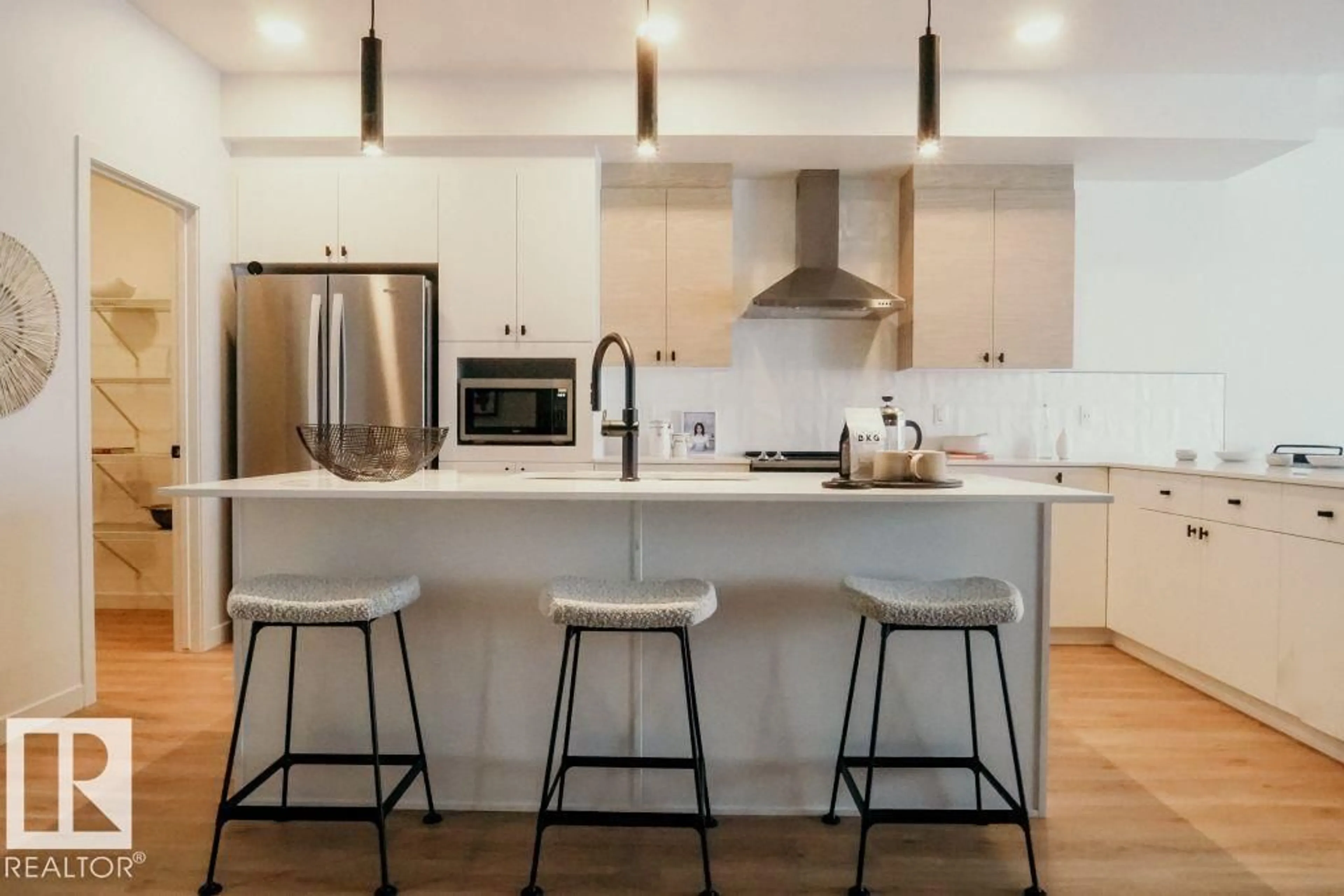 Contemporary kitchen, unknown for 74 RIVERHILL CR, St. Albert Alberta T8N8E1