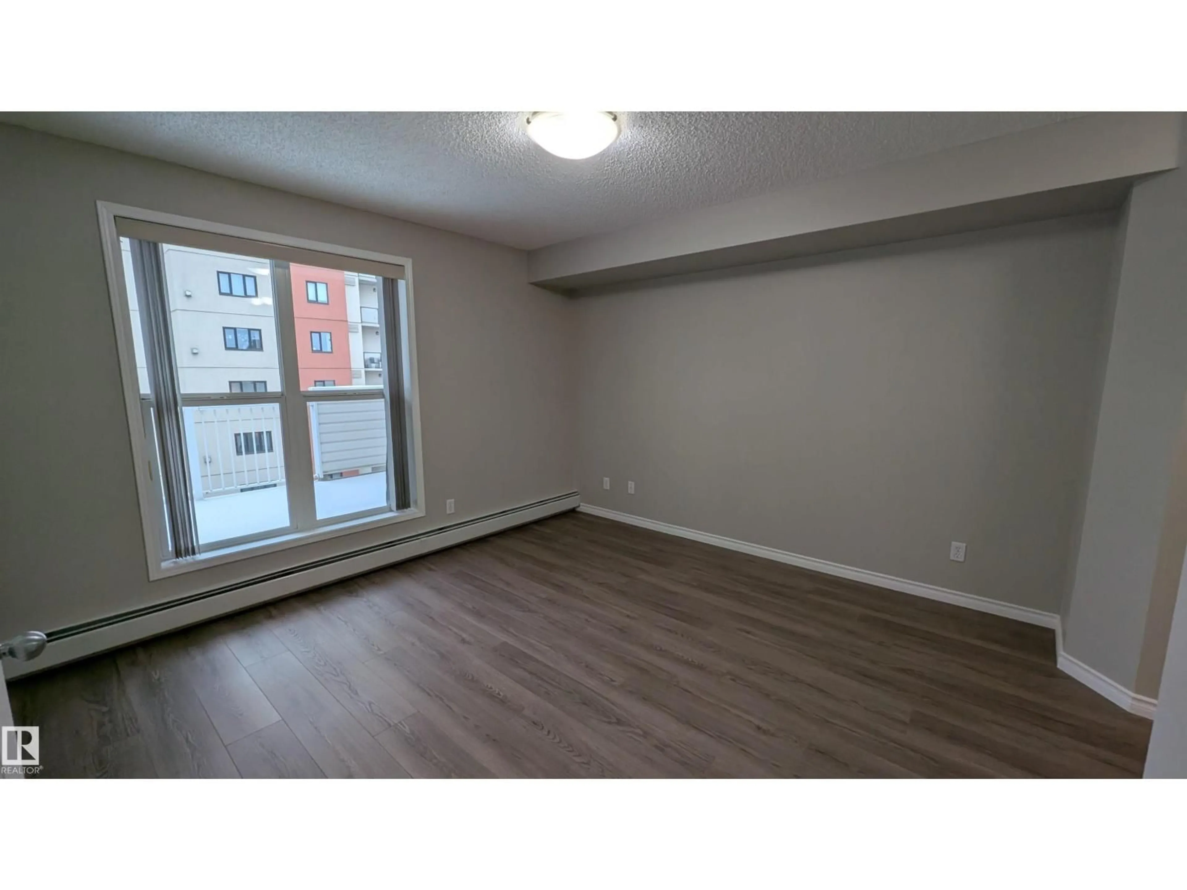 A pic of a room for 500 10311 111 ST NW, Edmonton Alberta T5K2Y8