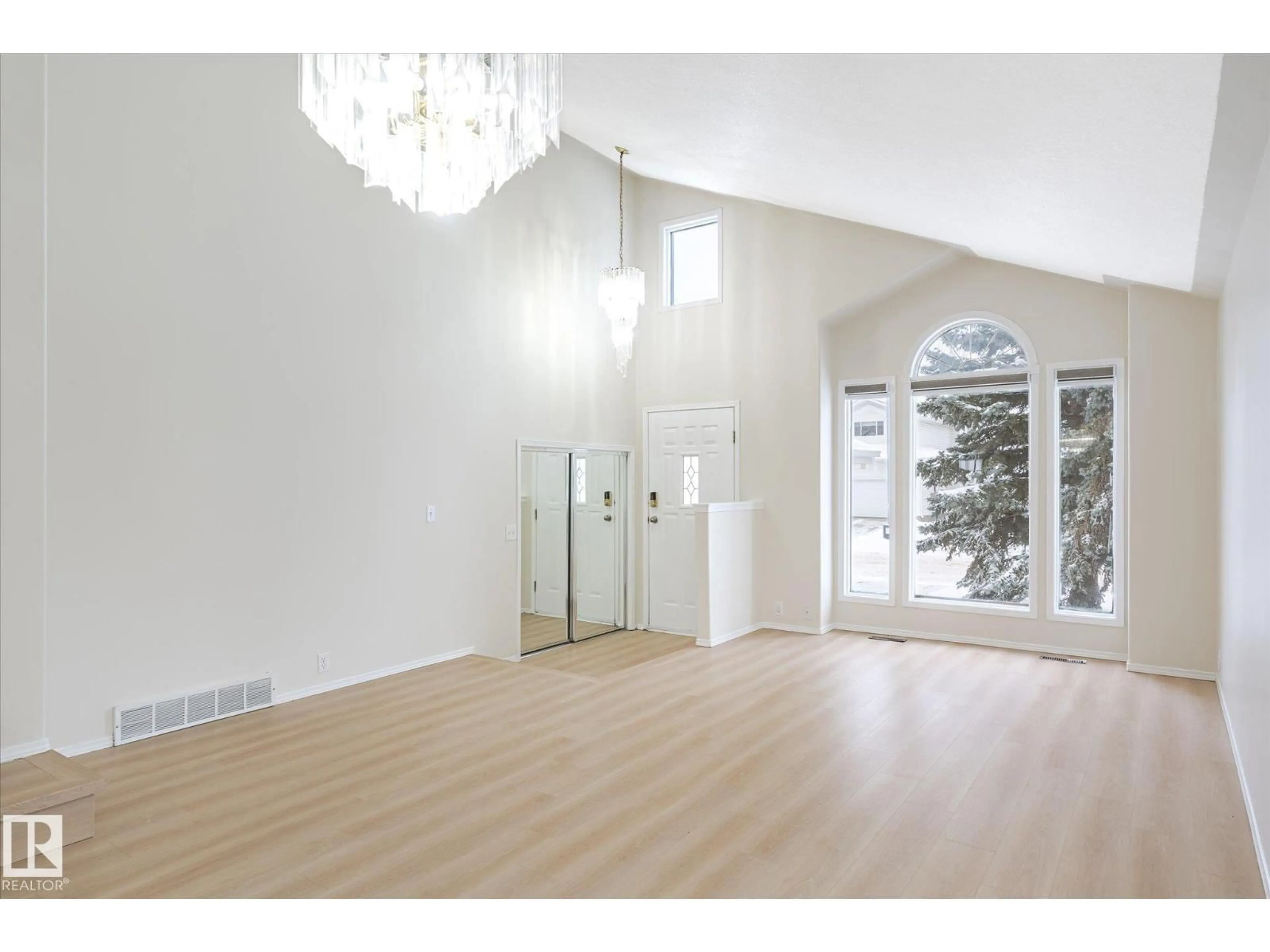 Indoor entryway for 1187 POTTER GREENS DR, Edmonton Alberta T5T5Y6