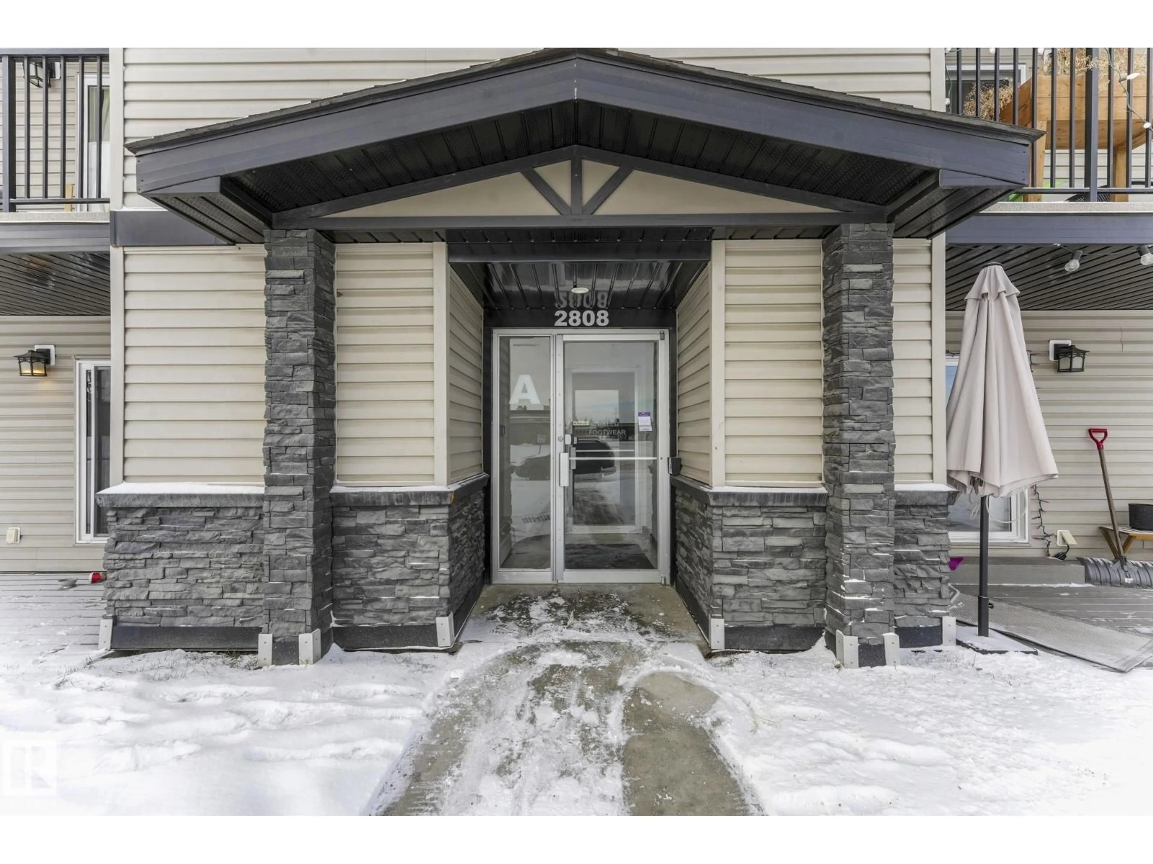 Indoor entryway for #7 - 2808 116 ST NW, Edmonton Alberta T6J4G2