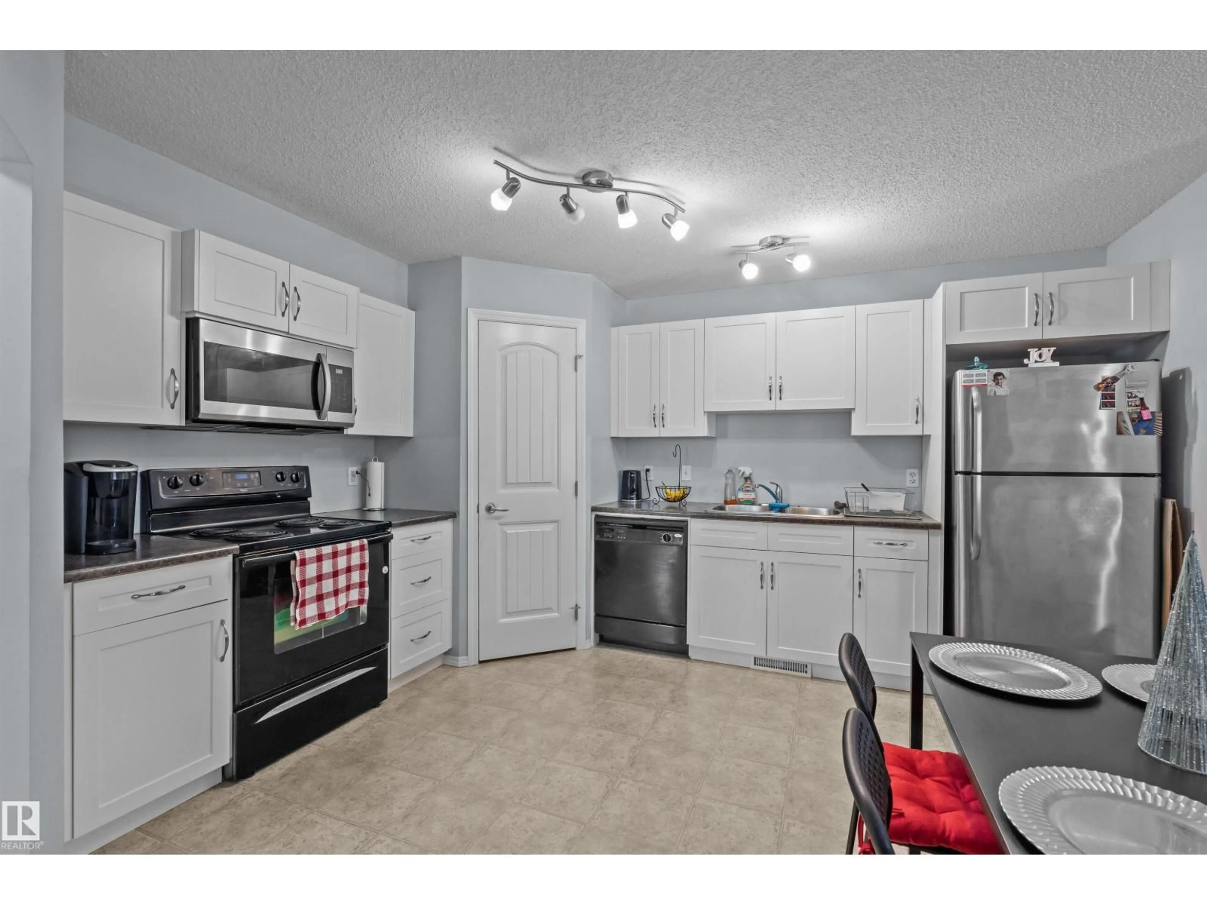 Standard kitchen, ceramic/tile floor for SW - 60 604 62 ST, Edmonton Alberta T6X0K4