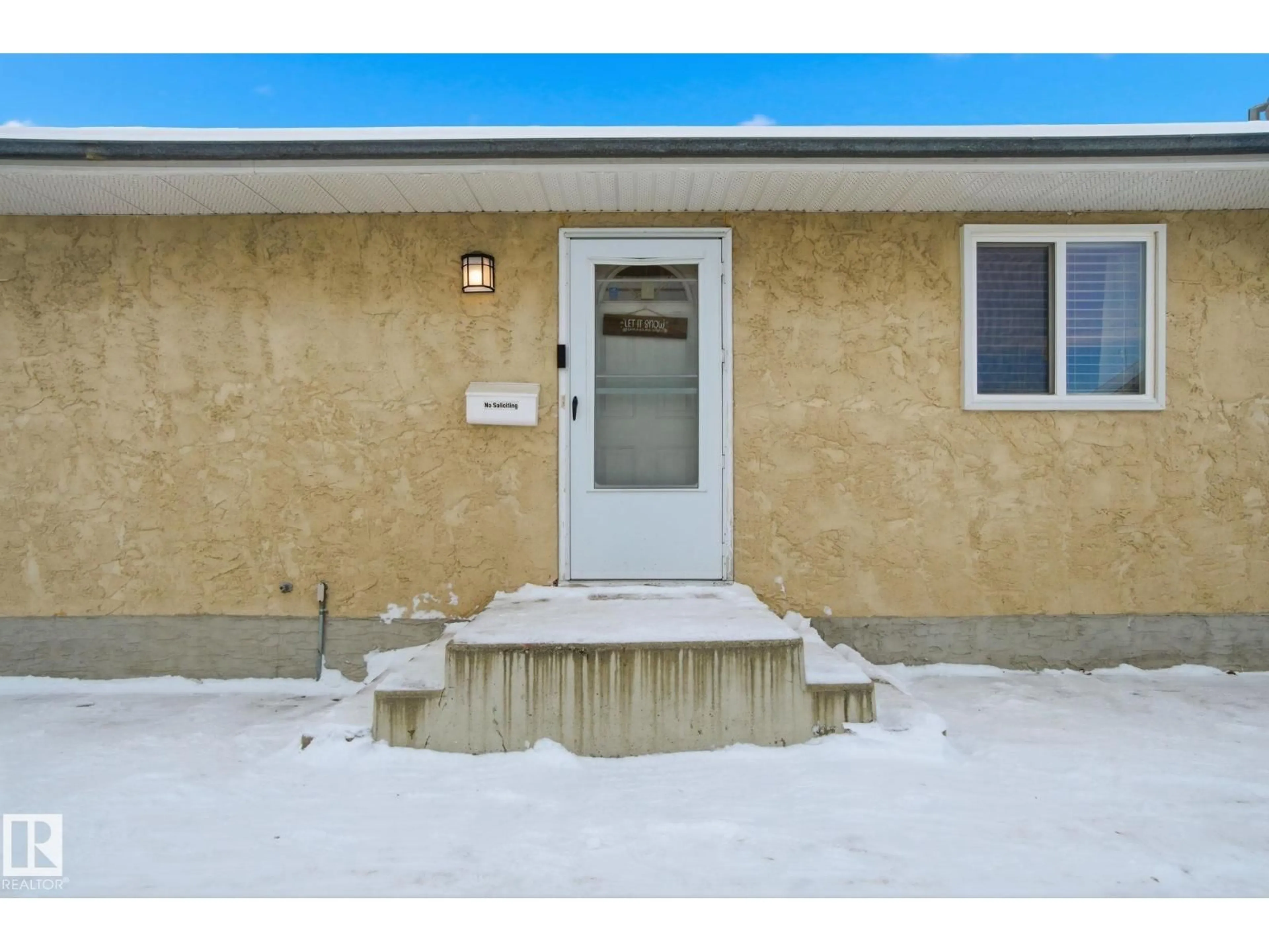 Indoor entryway for NW - 9904 171 AV, Edmonton Alberta T5X3G4