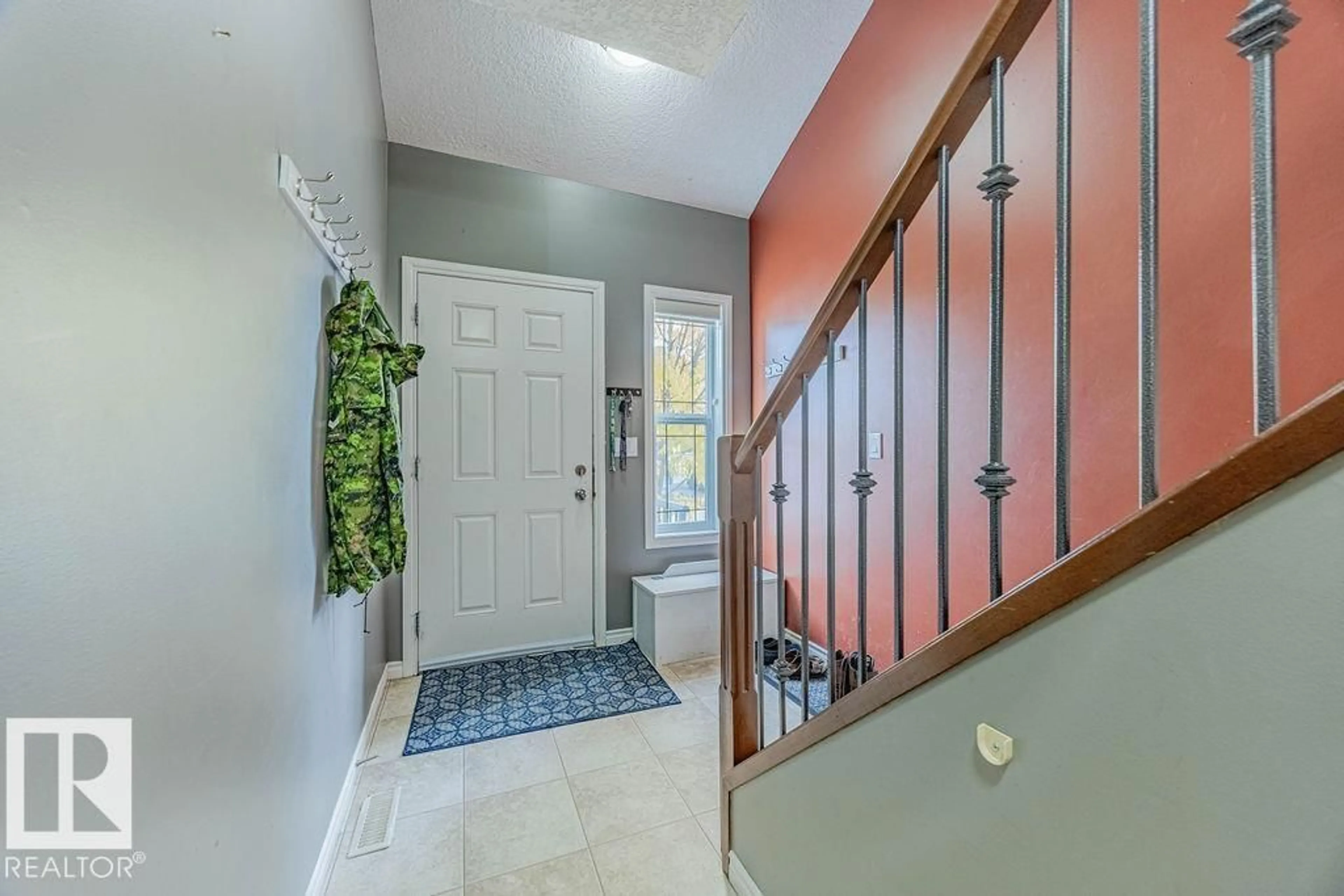 Indoor entryway for 42 - 9511 102 AV, Morinville Alberta T8R0C6
