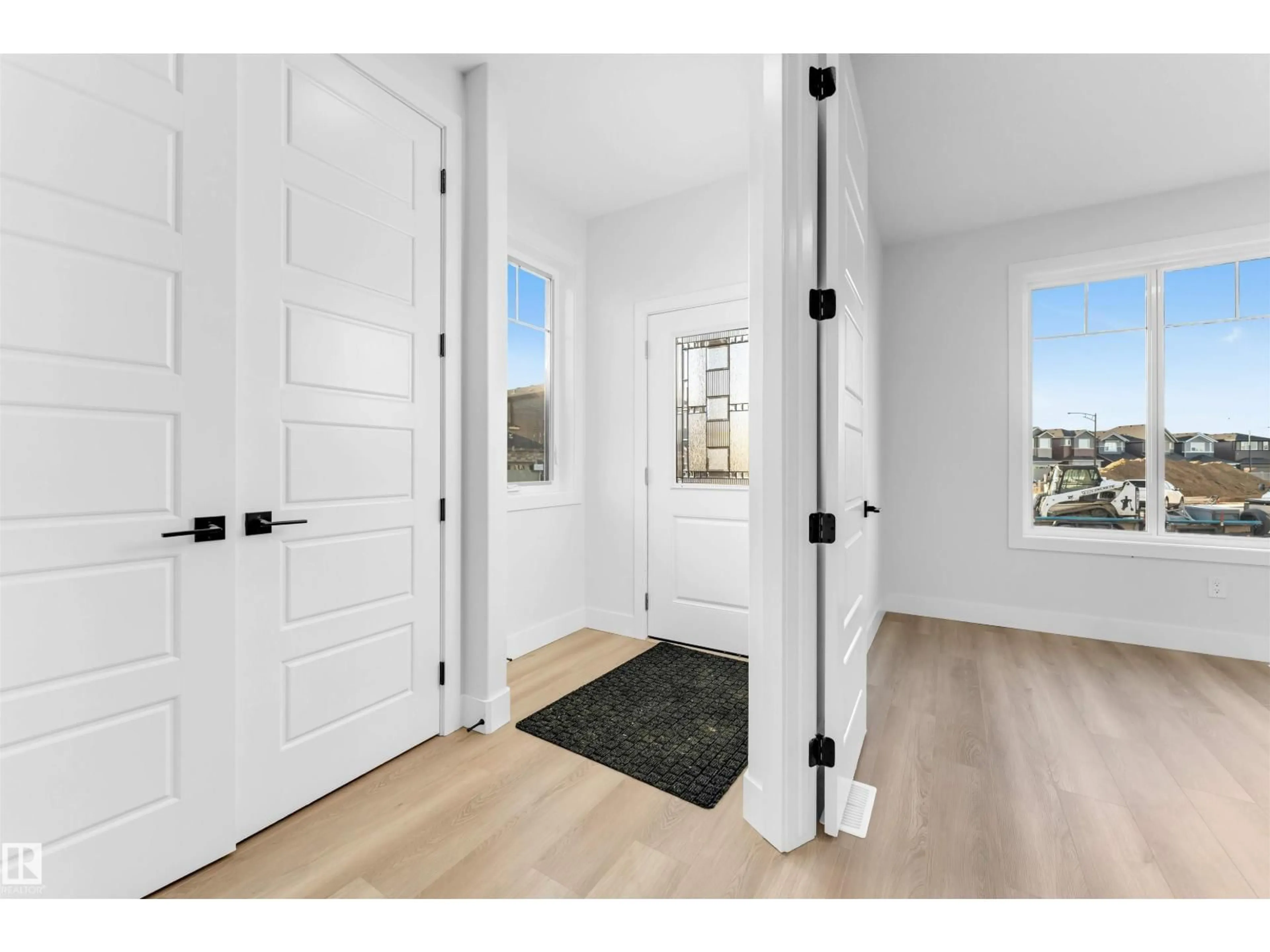 Indoor entryway for 22932 80 AV, Edmonton Alberta T5T7Y1