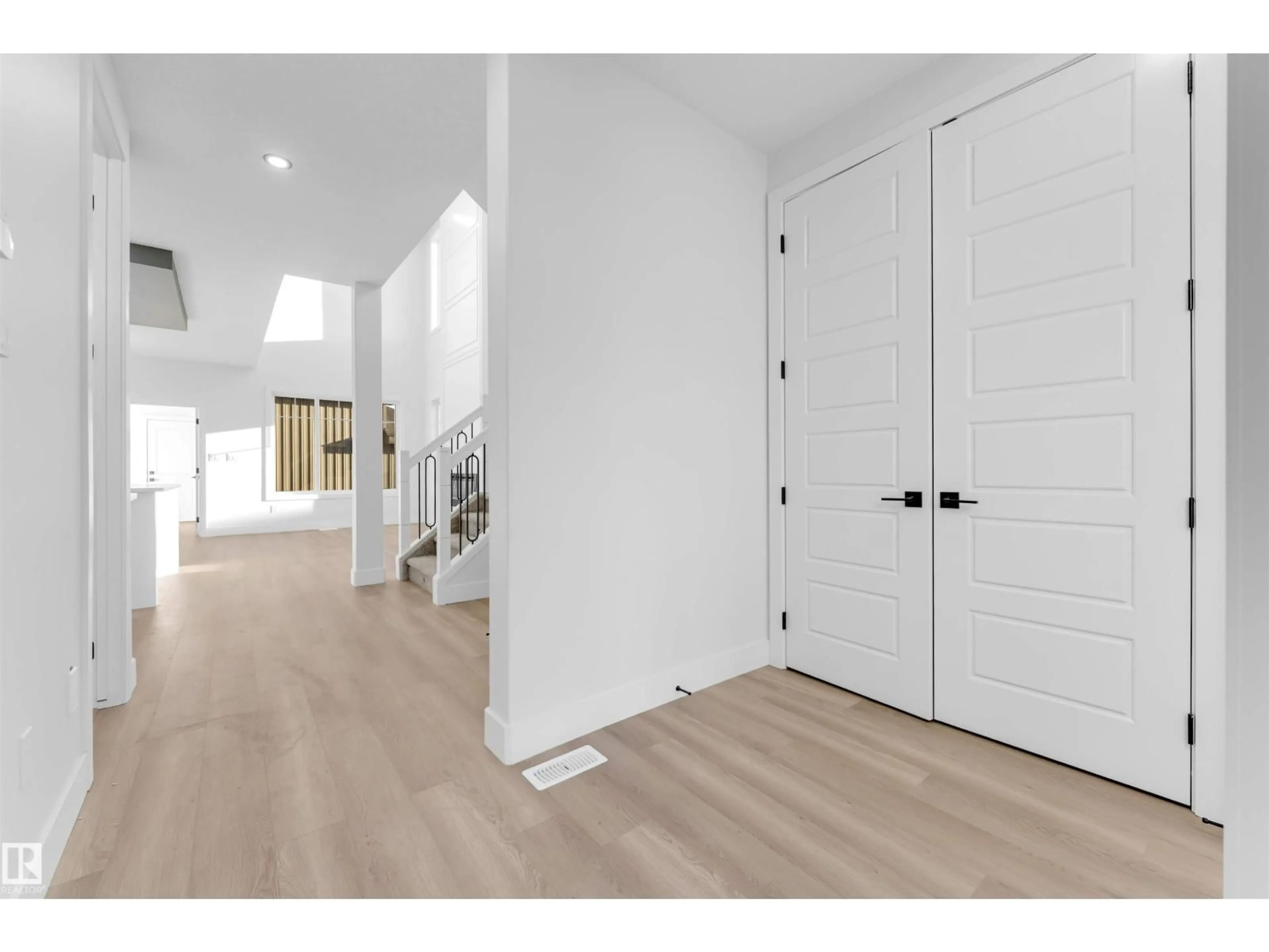 Indoor entryway for 22932 80 AV, Edmonton Alberta T5T7Y1
