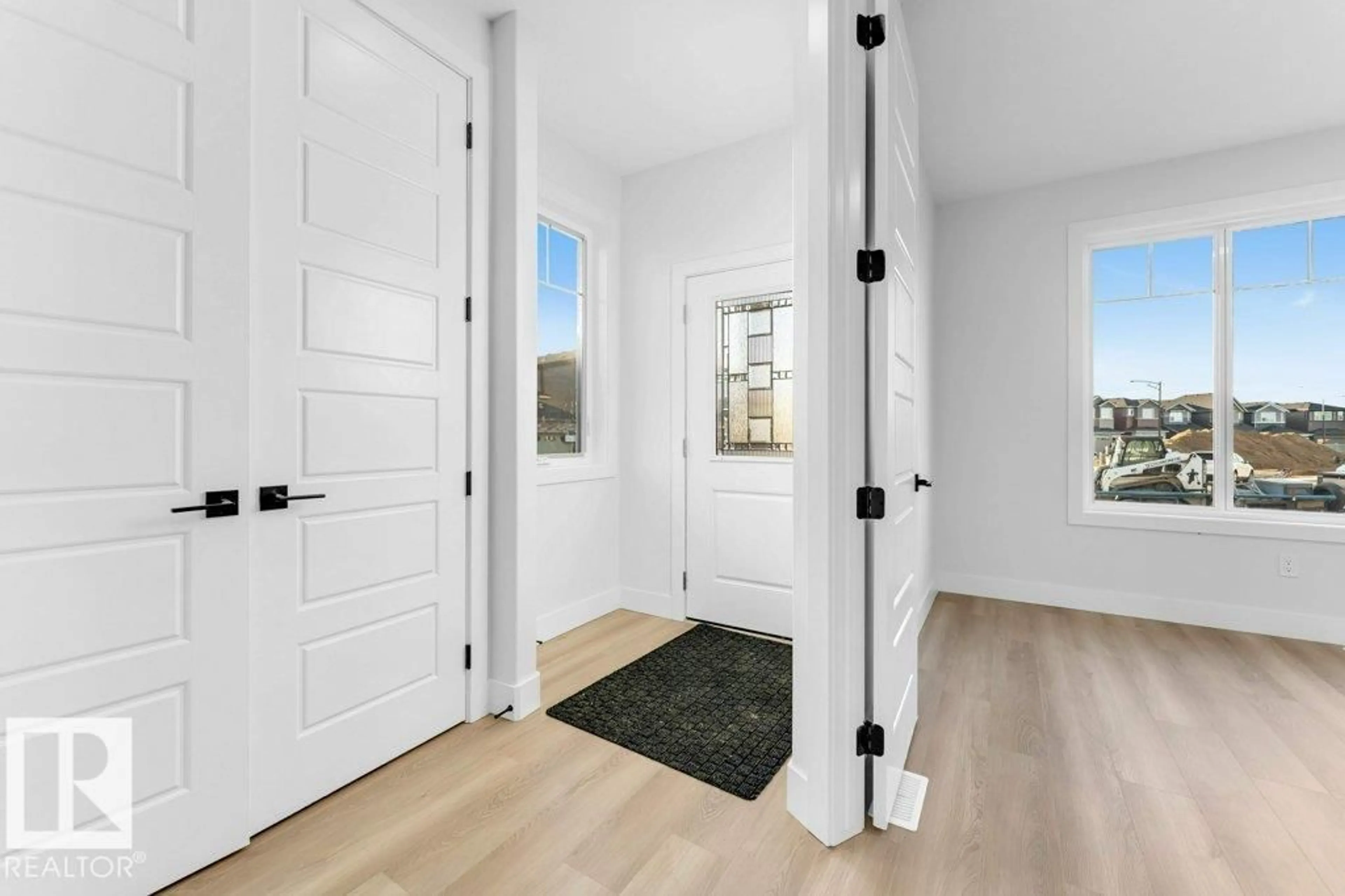 Indoor entryway for 22956 80 AV, Edmonton Alberta T5T7Y1