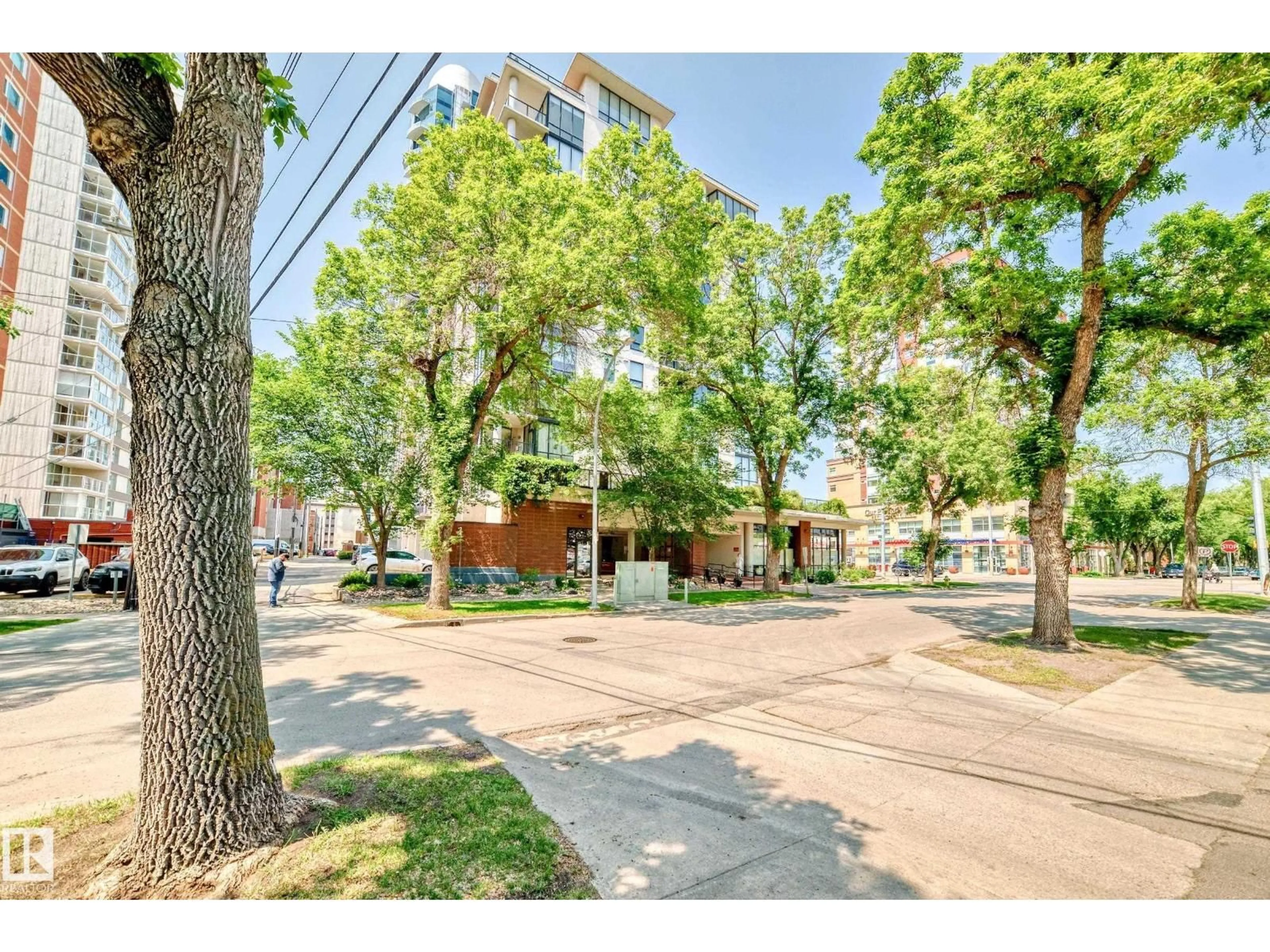 Patio, street for #404 - 10028 119 ST, Edmonton Alberta T5K1Y8