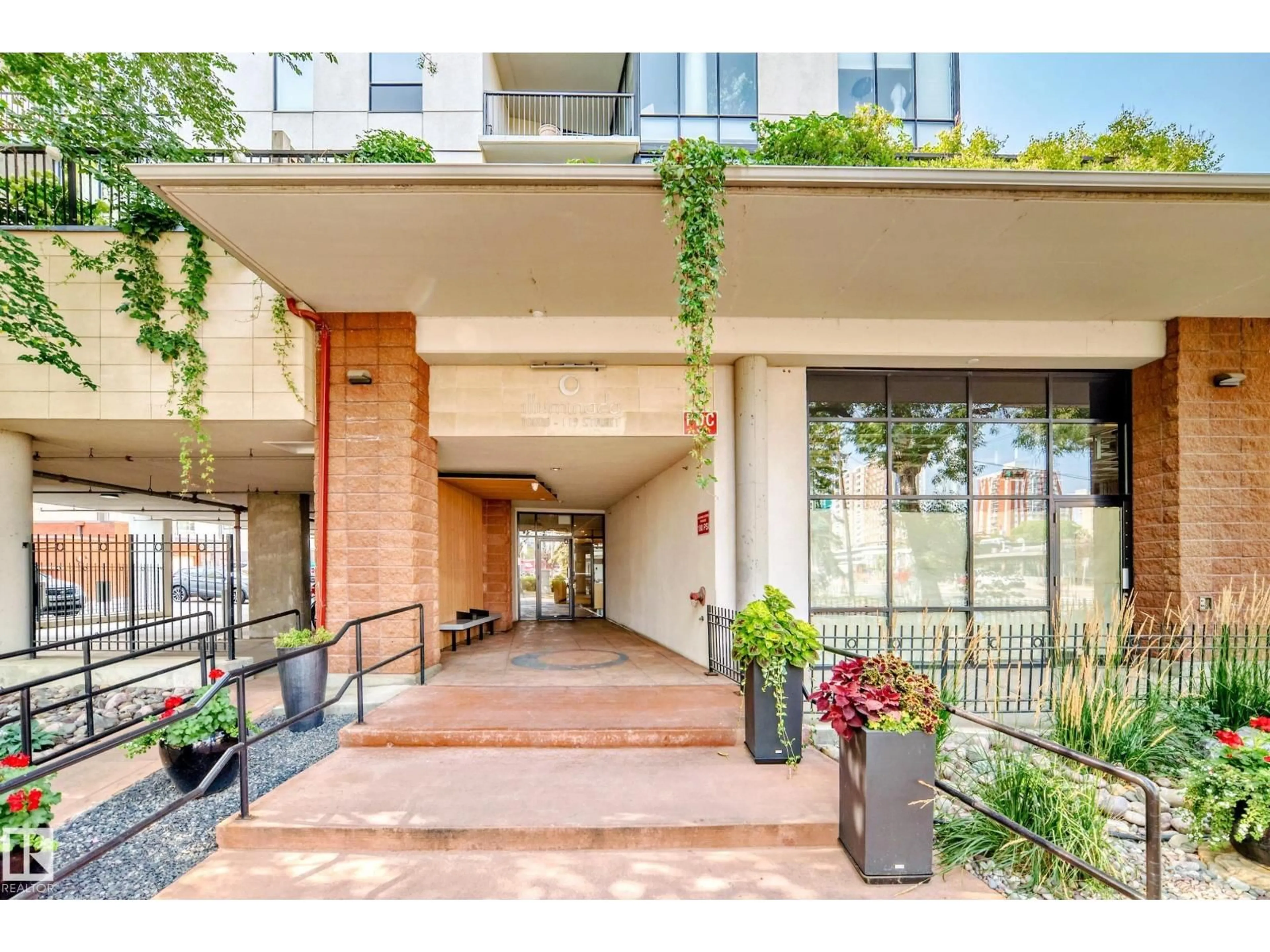 Indoor foyer for #404 - 10028 119 ST, Edmonton Alberta T5K1Y8