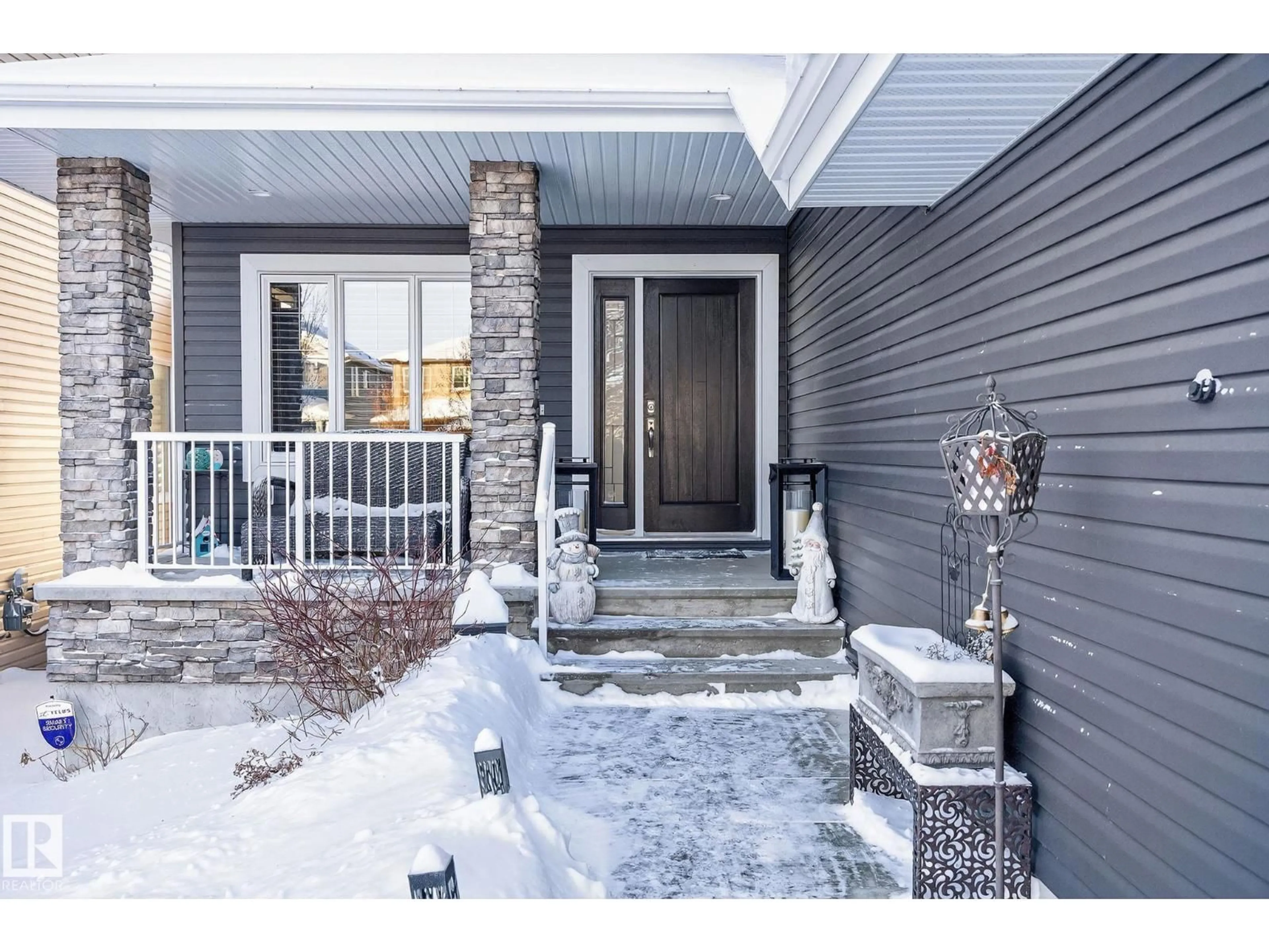 Indoor entryway for 53 DRAGONFLY POINT, Fort Saskatchewan Alberta T8L0S1