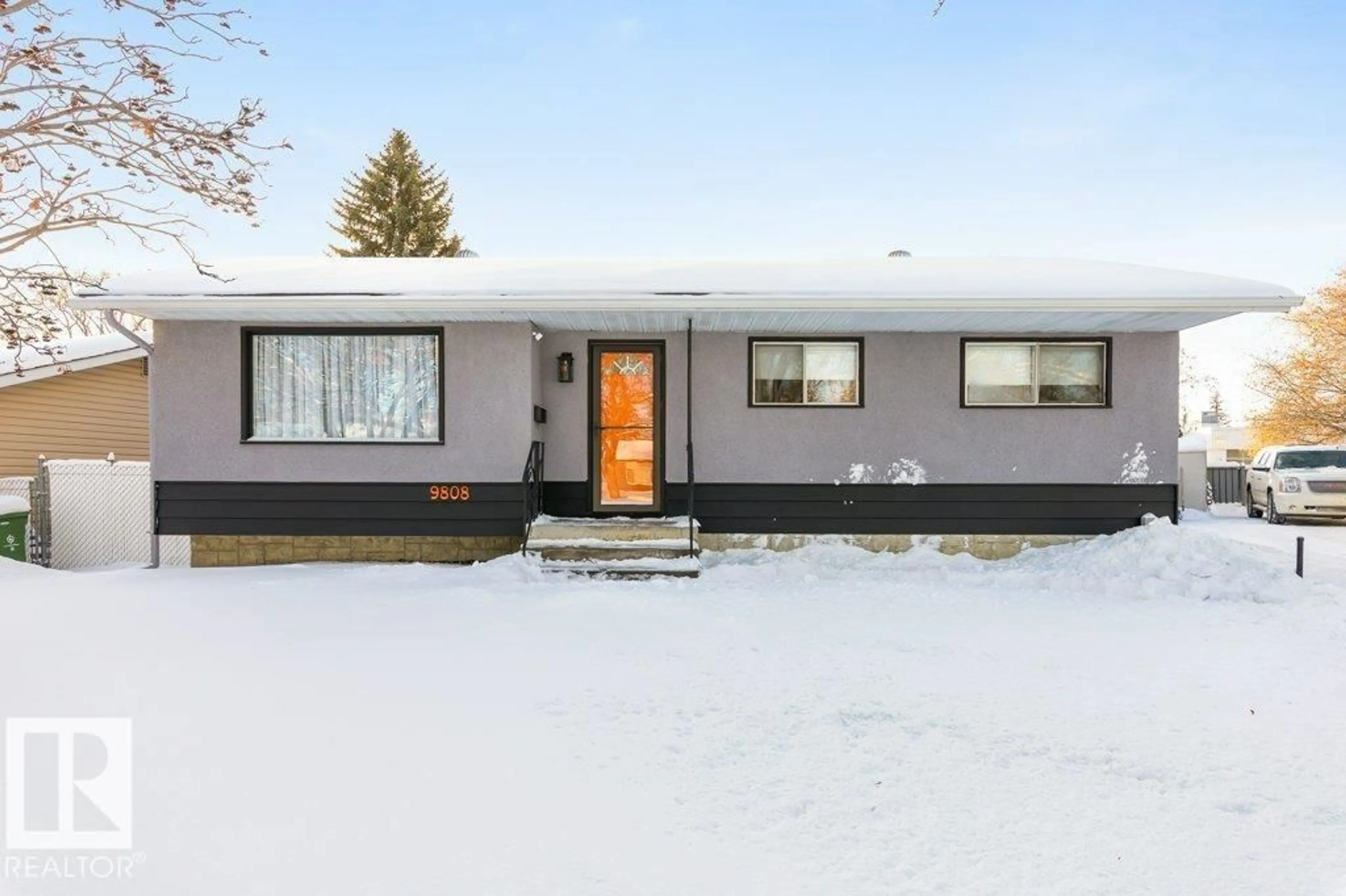 Home with vinyl exterior material, street for 9808 91 ST, Fort Saskatchewan Alberta T8L1L3