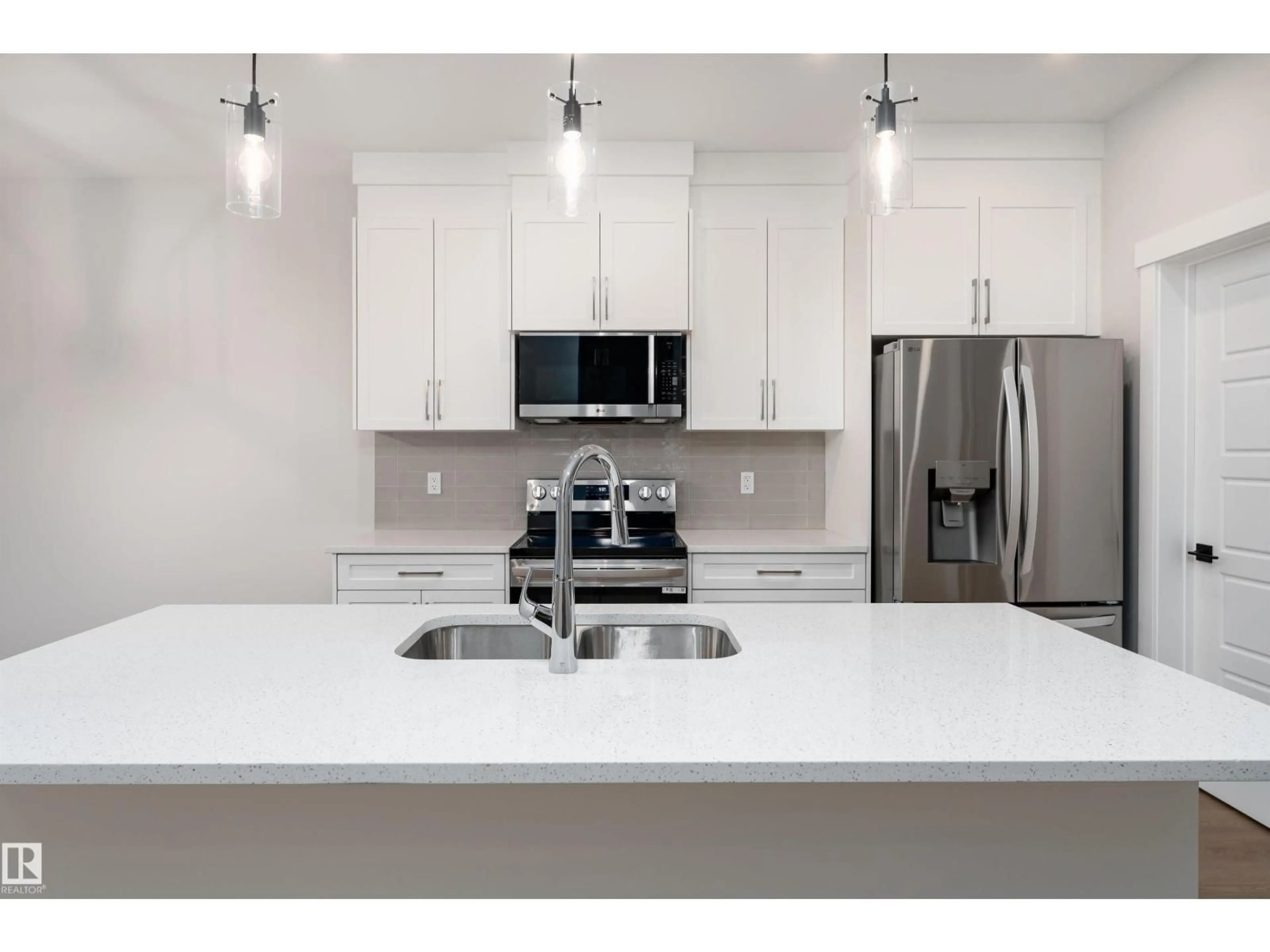 Open concept kitchen, unknown for 8530 96 AVENUE, Morinville Alberta T8R2R6
