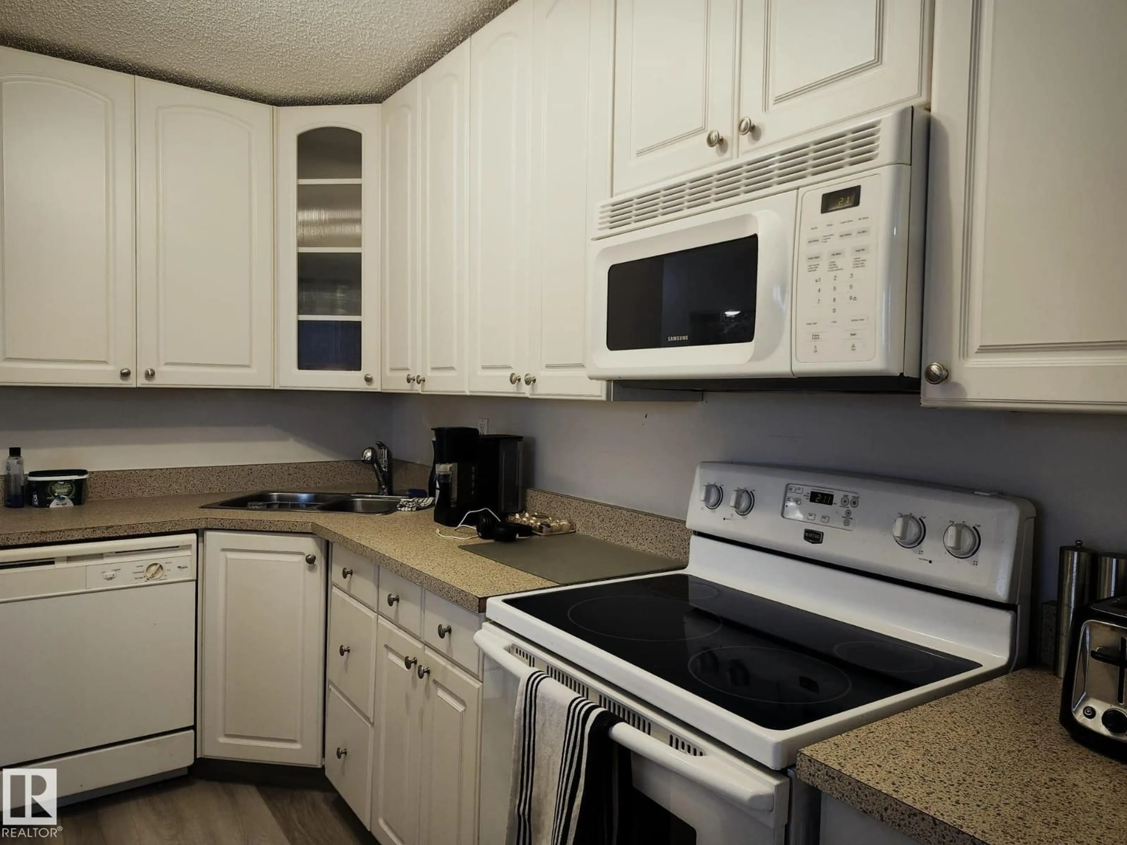 Standard kitchen, unknown for #4 - 6120 118 AV, Edmonton Alberta T5W1E8