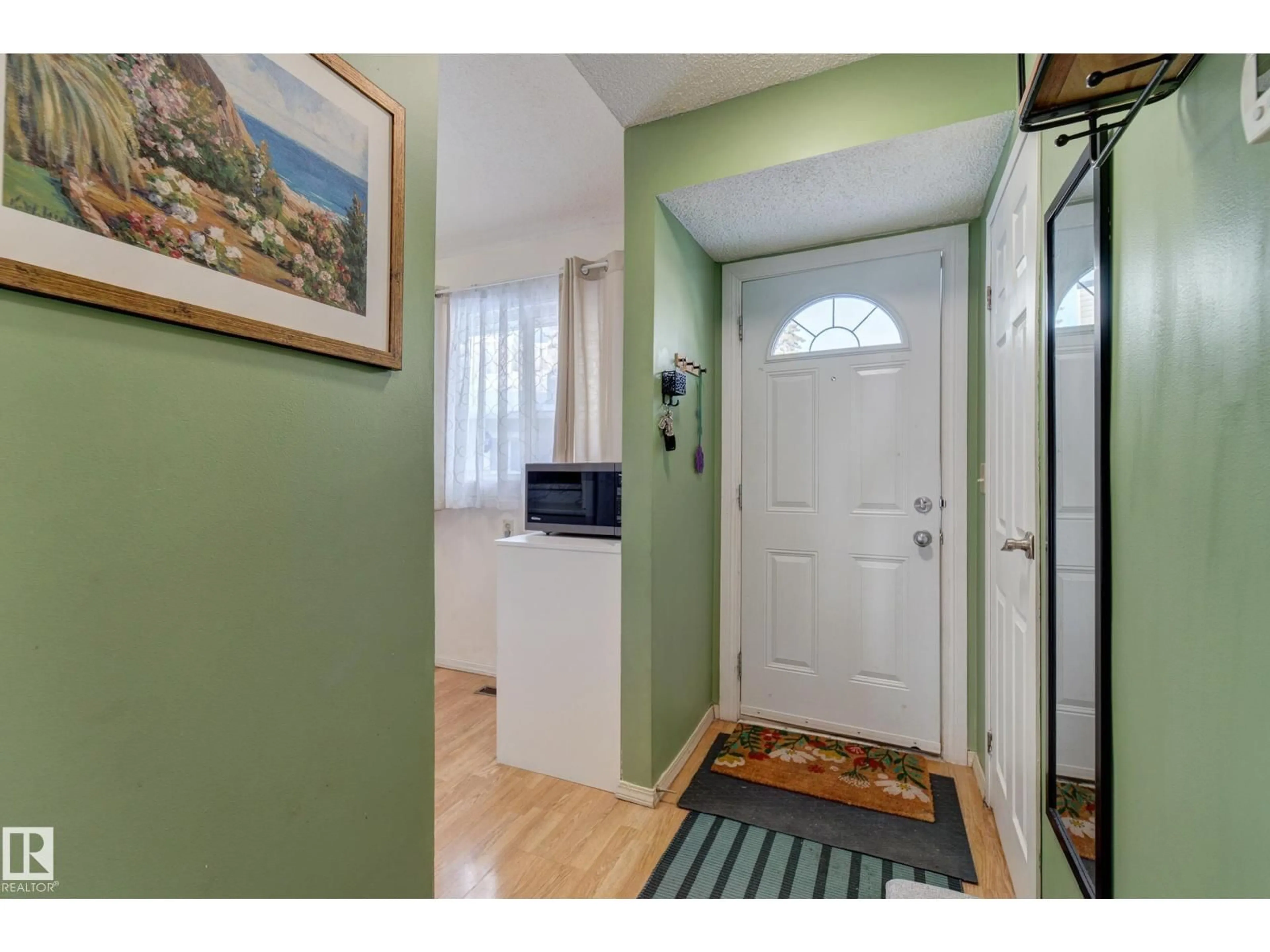 Indoor entryway for 5626 19A AV, Edmonton Alberta T6L2B9