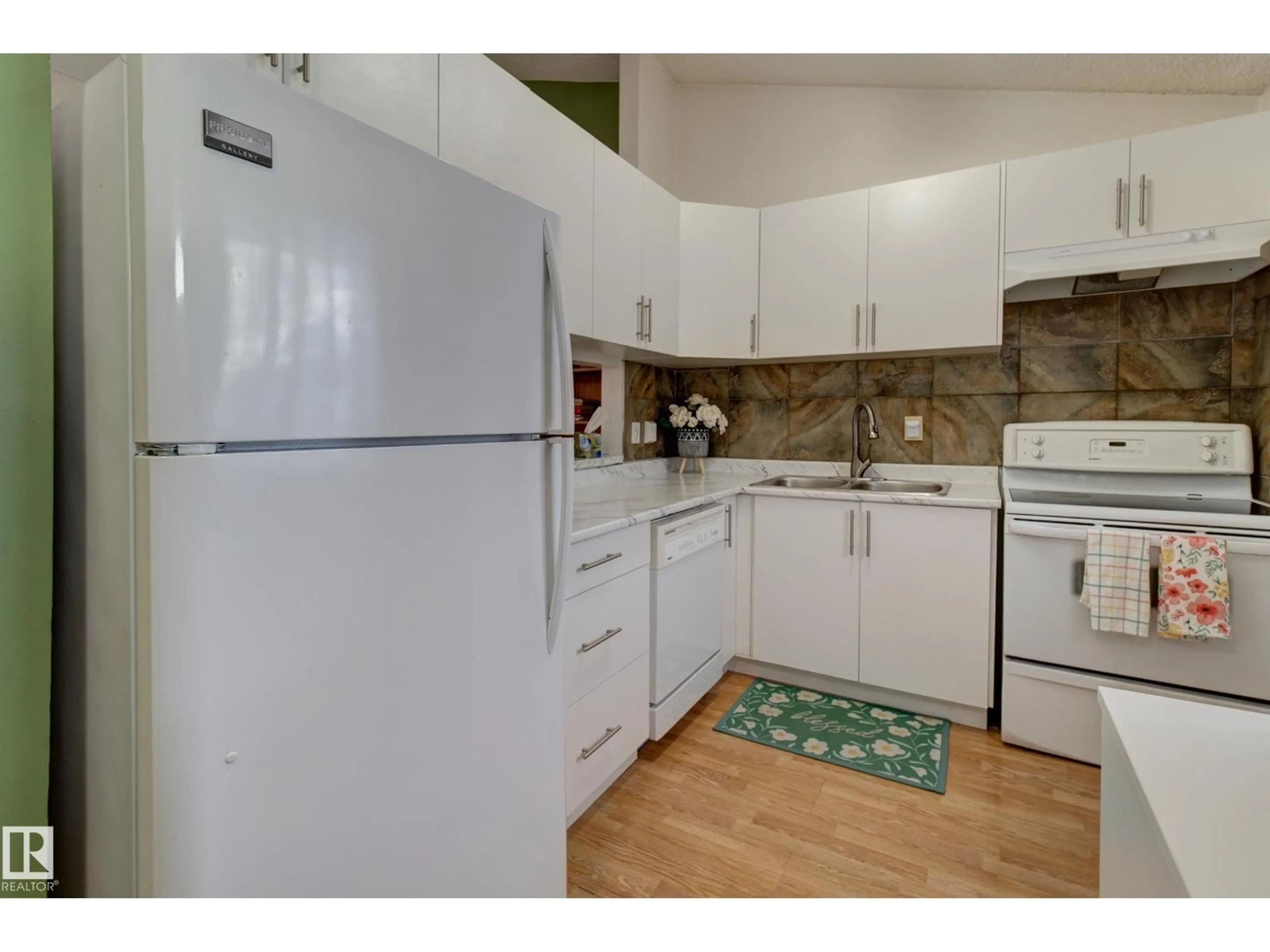 Standard kitchen, unknown for 5626 19A AV, Edmonton Alberta T6L2B9