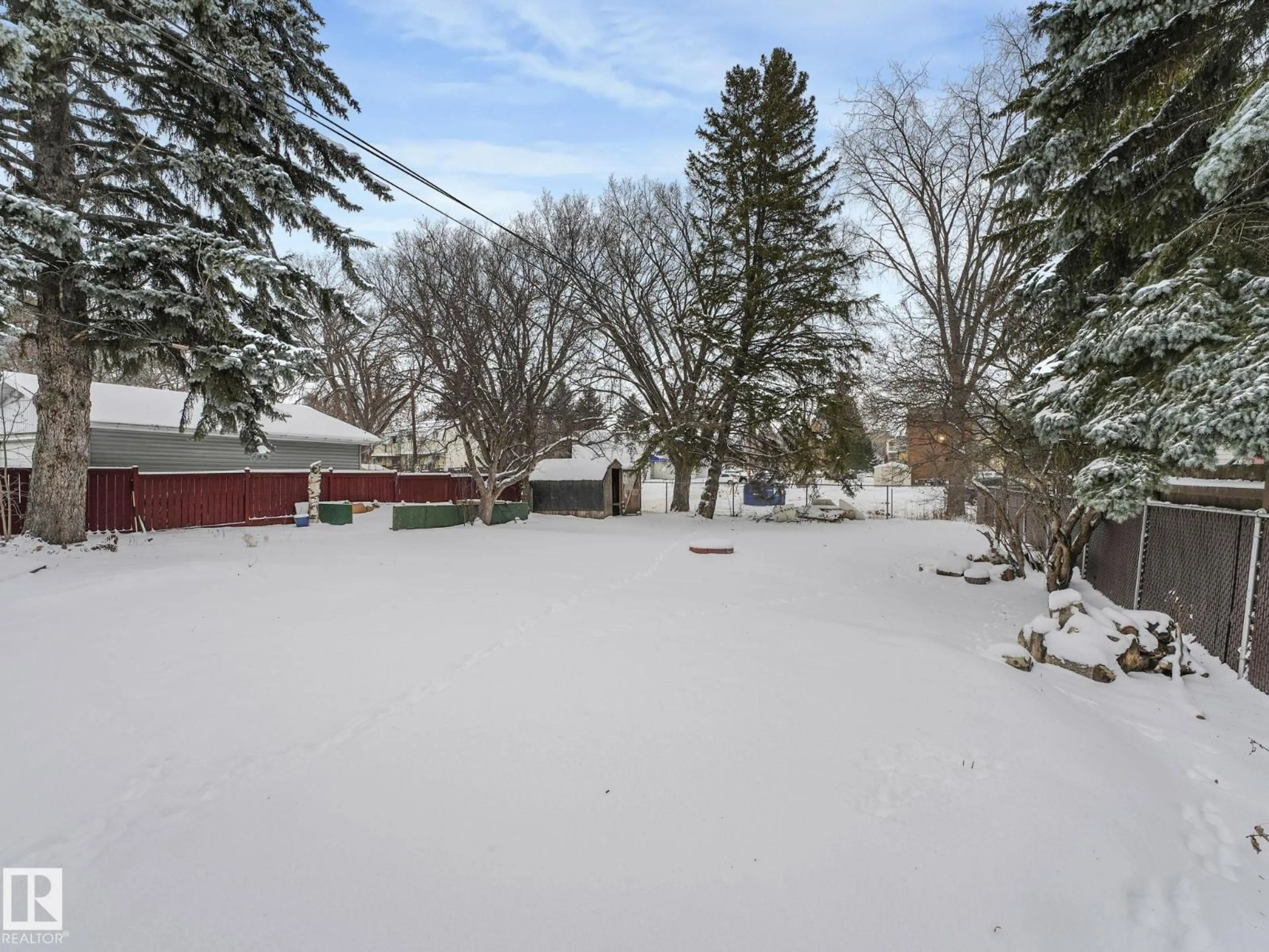 A pic from outside/outdoor area/front of a property/back of a property/a pic from drone, street for 4 GLADSTONE CR, St. Albert Alberta T8N0W7