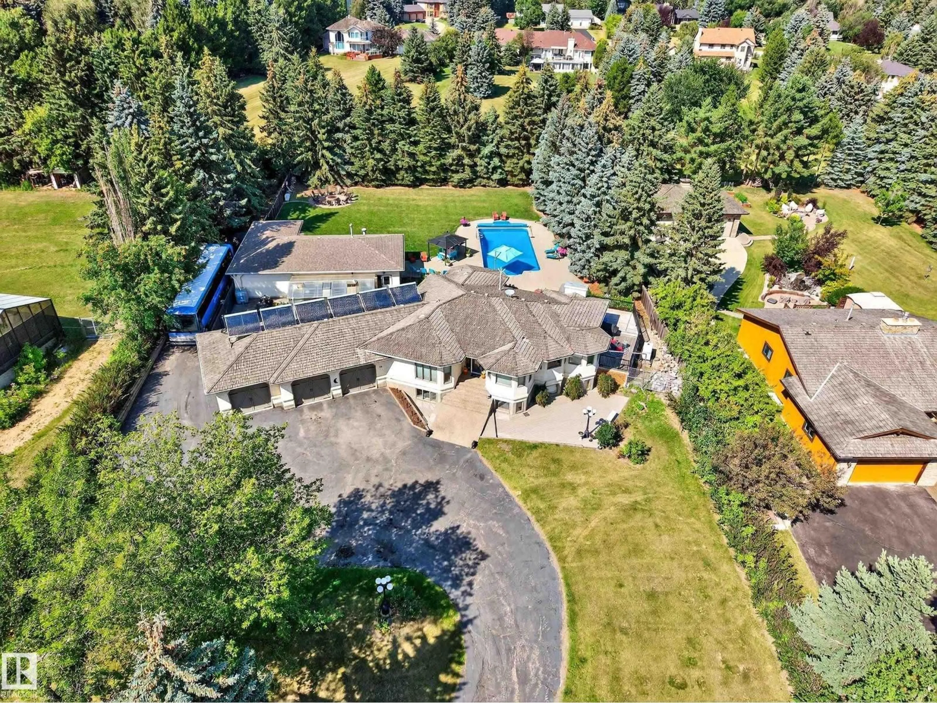 A pic from outside/outdoor area/front of a property/back of a property/a pic from drone, mountain view for 24 VALLEYVIEW CR, Rural Sturgeon County Alberta T8T0C5