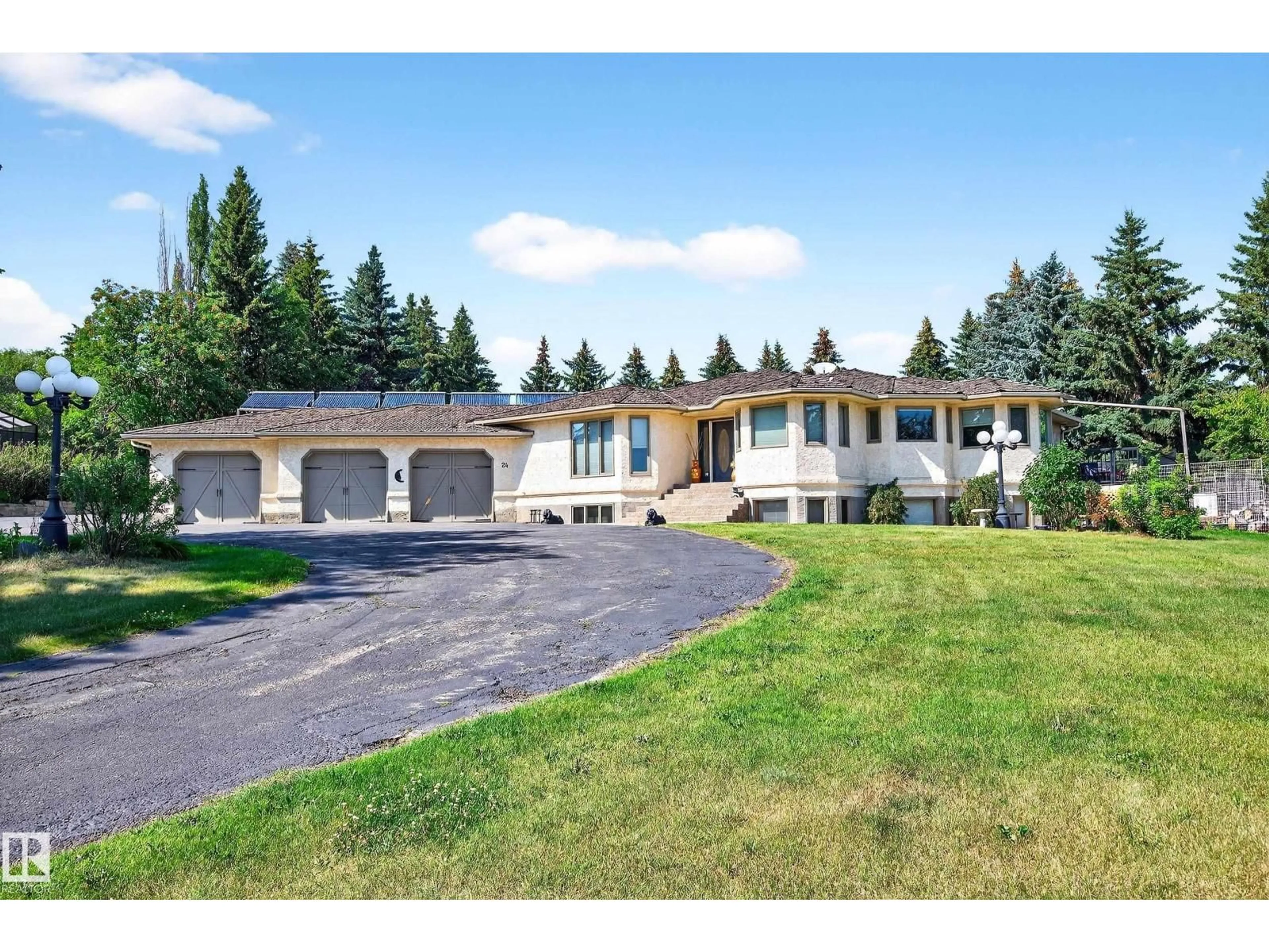 A pic from outside/outdoor area/front of a property/back of a property/a pic from drone, unknown for 24 VALLEYVIEW CR, Rural Sturgeon County Alberta T8T0C5