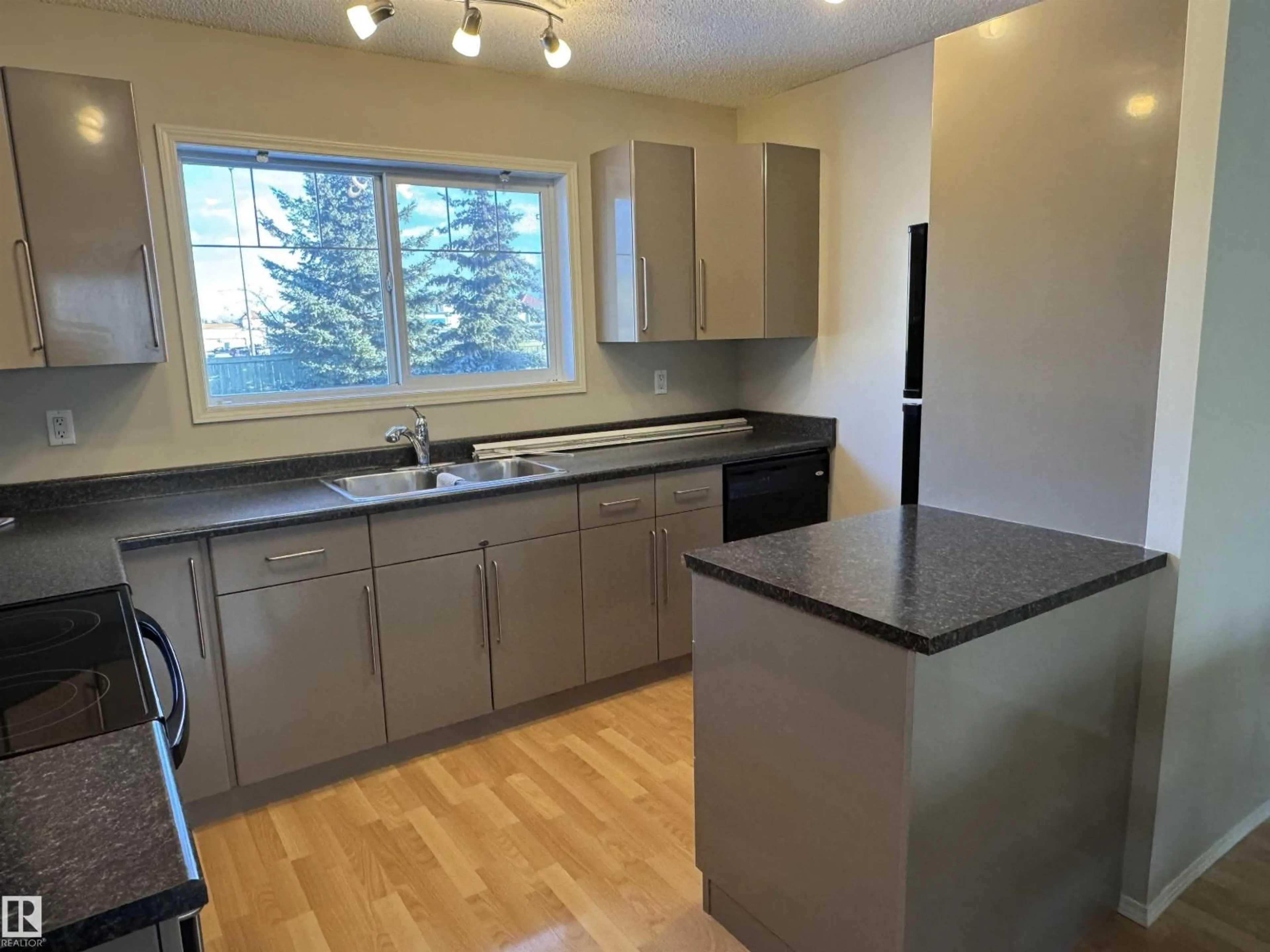 Standard kitchen, wood/laminate floor for 70 - 28 CAVAN RD, Sherwood Park Alberta T8H2W9