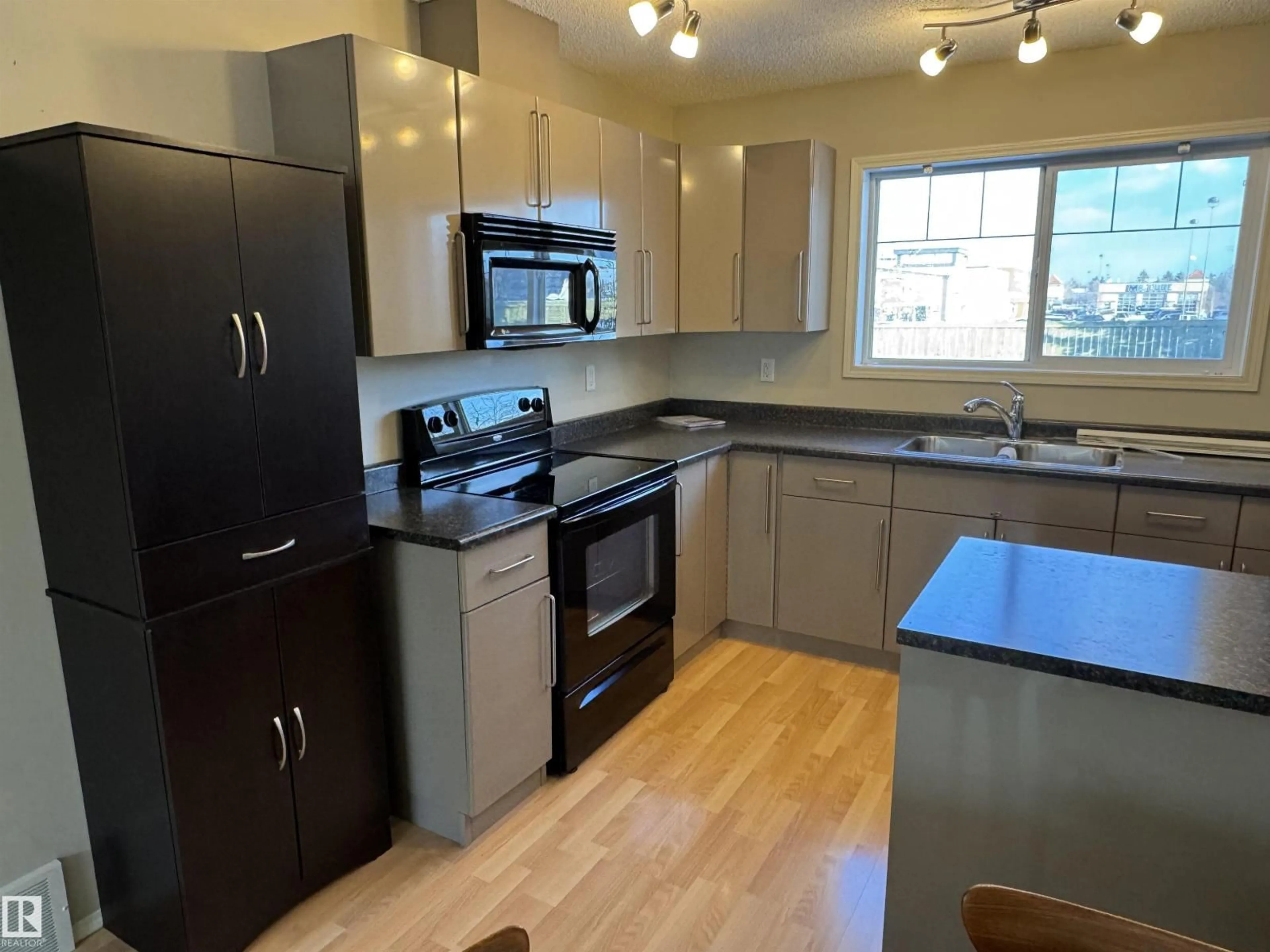 Standard kitchen, unknown for 70 - 28 CAVAN RD, Sherwood Park Alberta T8H2W9