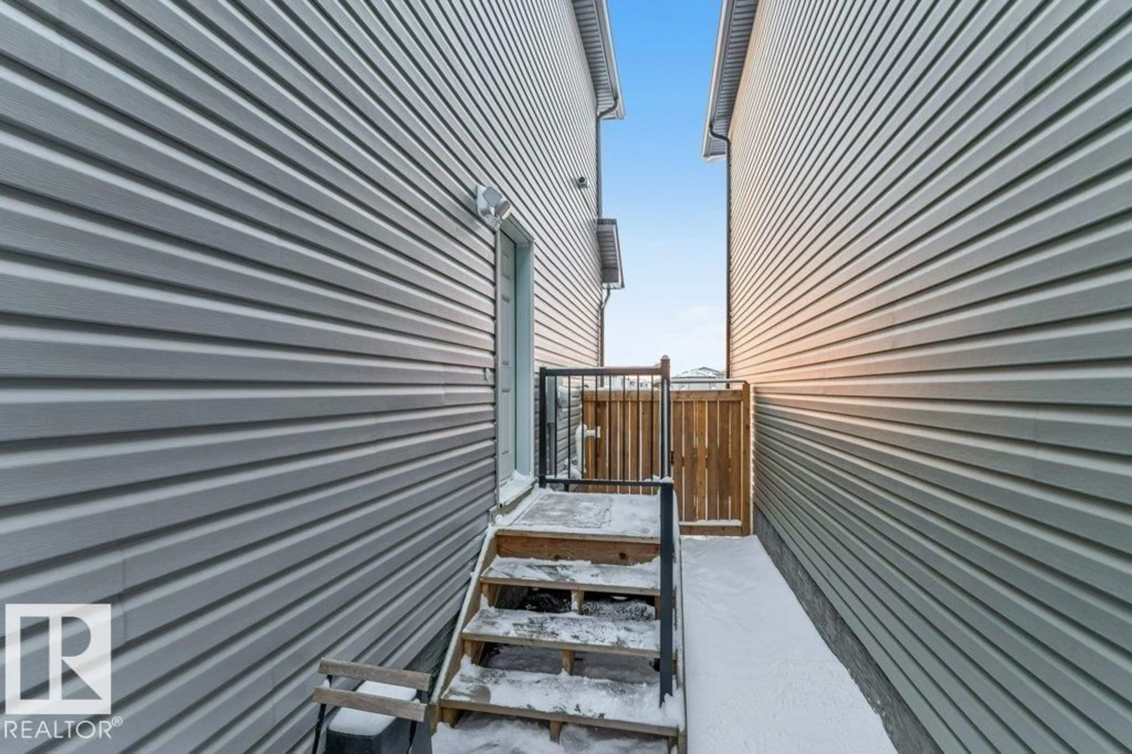 Patio, street for 1322 16A ST, Edmonton Alberta T6T2S4