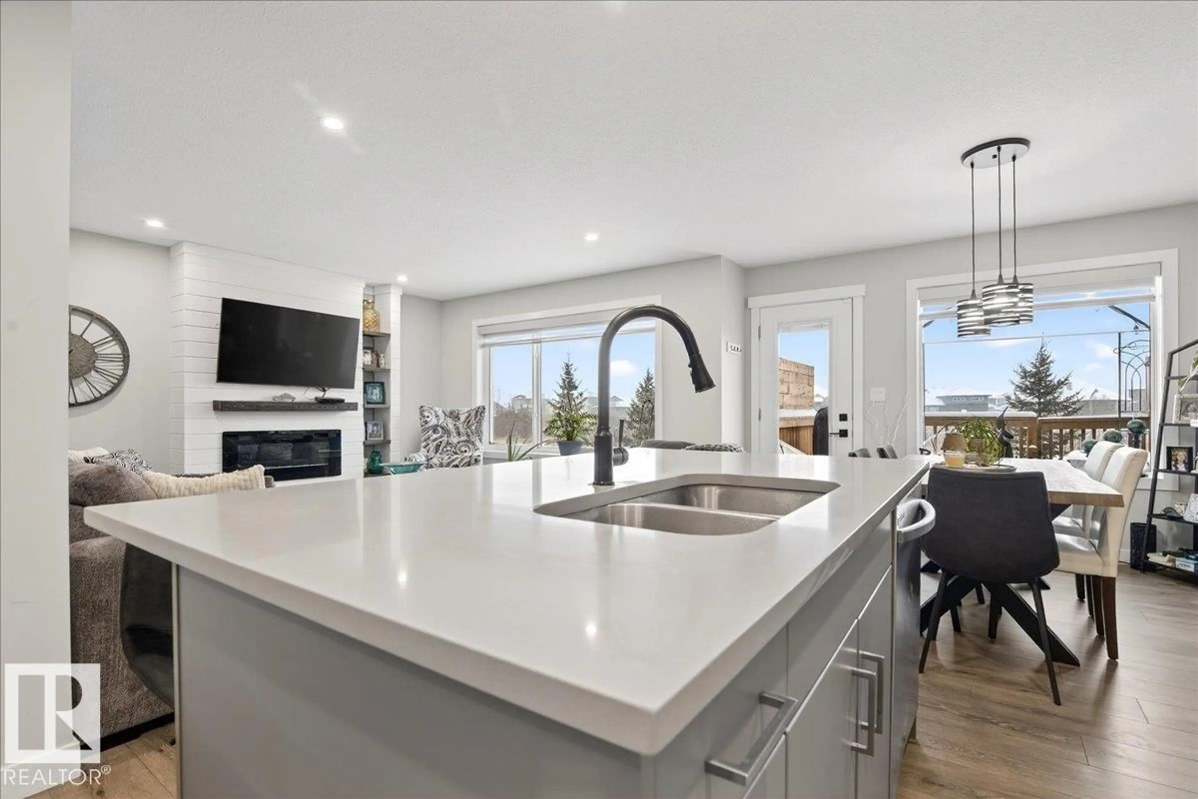 Open concept kitchen, unknown for 592 MEADOWVIEW DR, Fort Saskatchewan Alberta T8L0X1