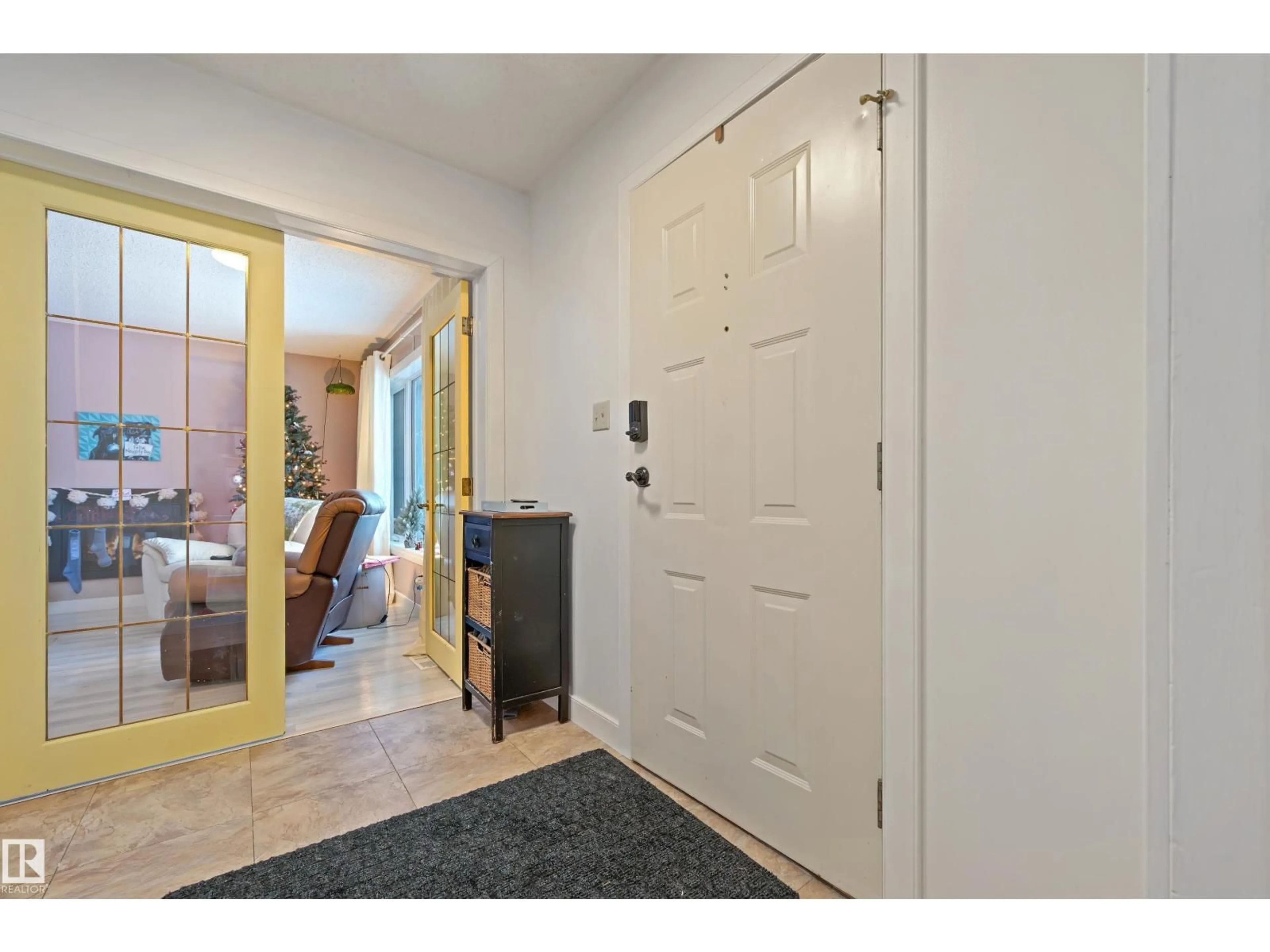 Indoor entryway for 624 HENDERSON ST, Edmonton Alberta T6W3T2