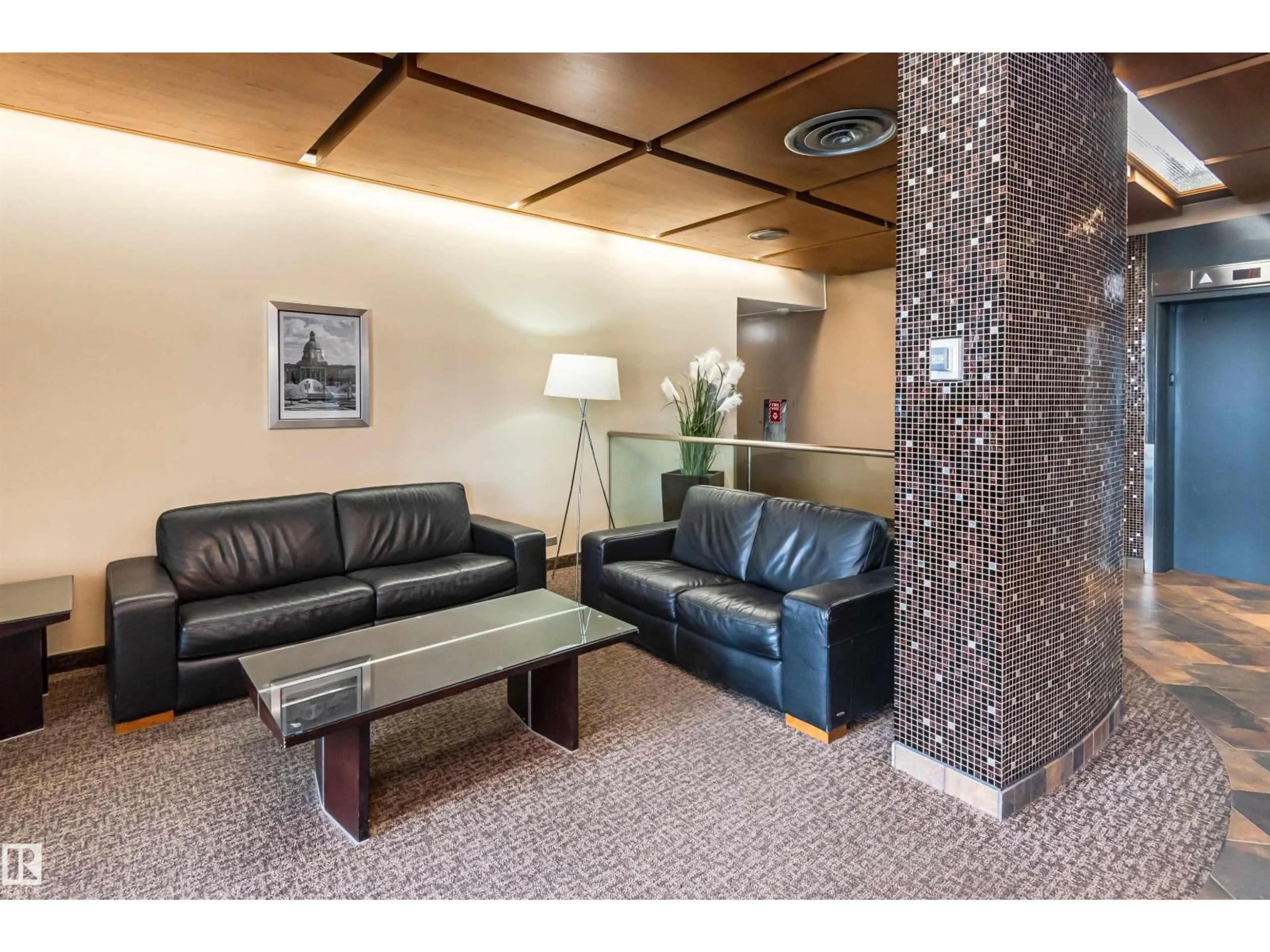 Lobby for 1711 SASKATCHEWAN DR, Edmonton Alberta T6E4S6