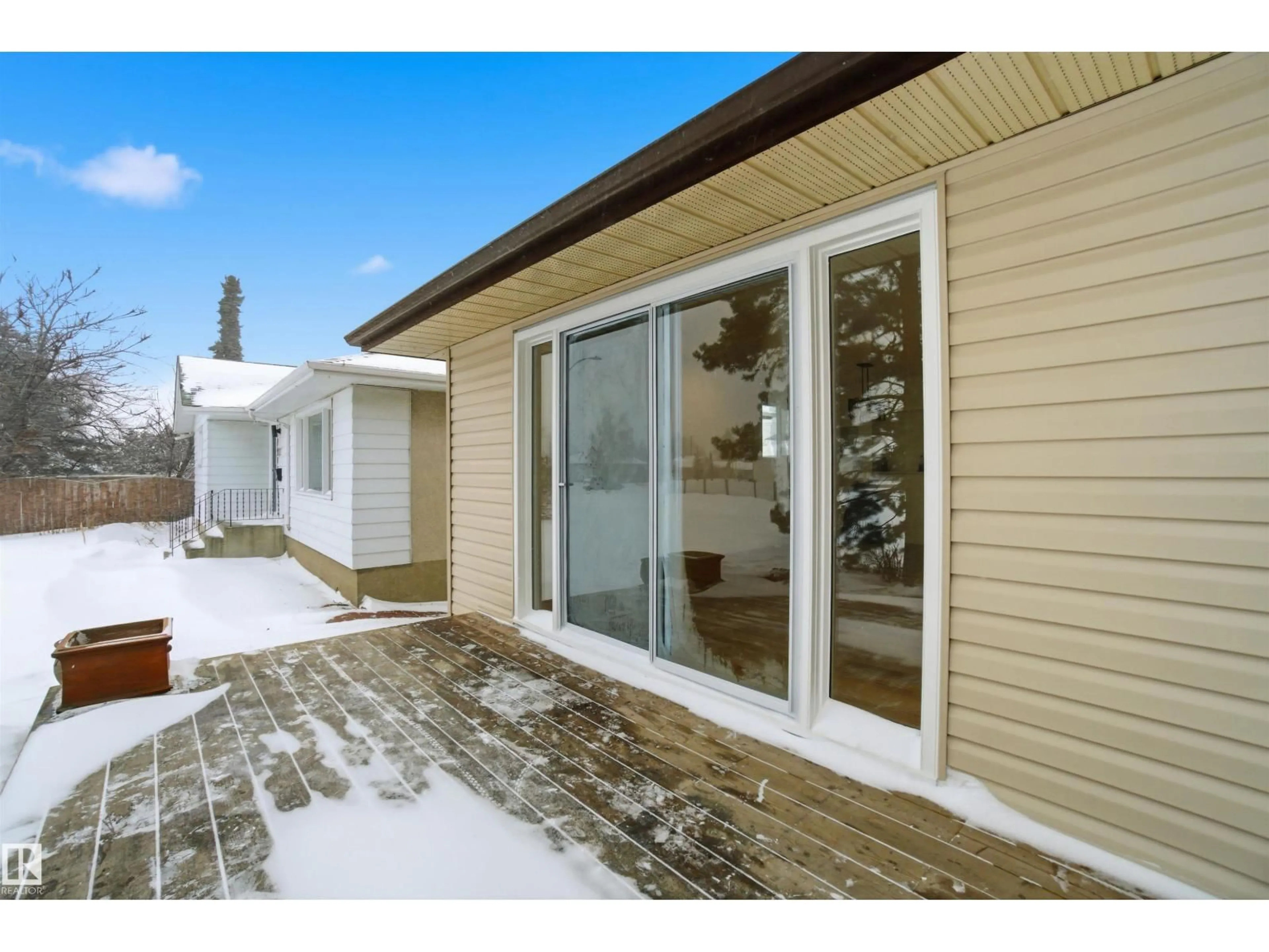 Home with vinyl exterior material, street for 5711 95 AV, Edmonton Alberta T6B1A4