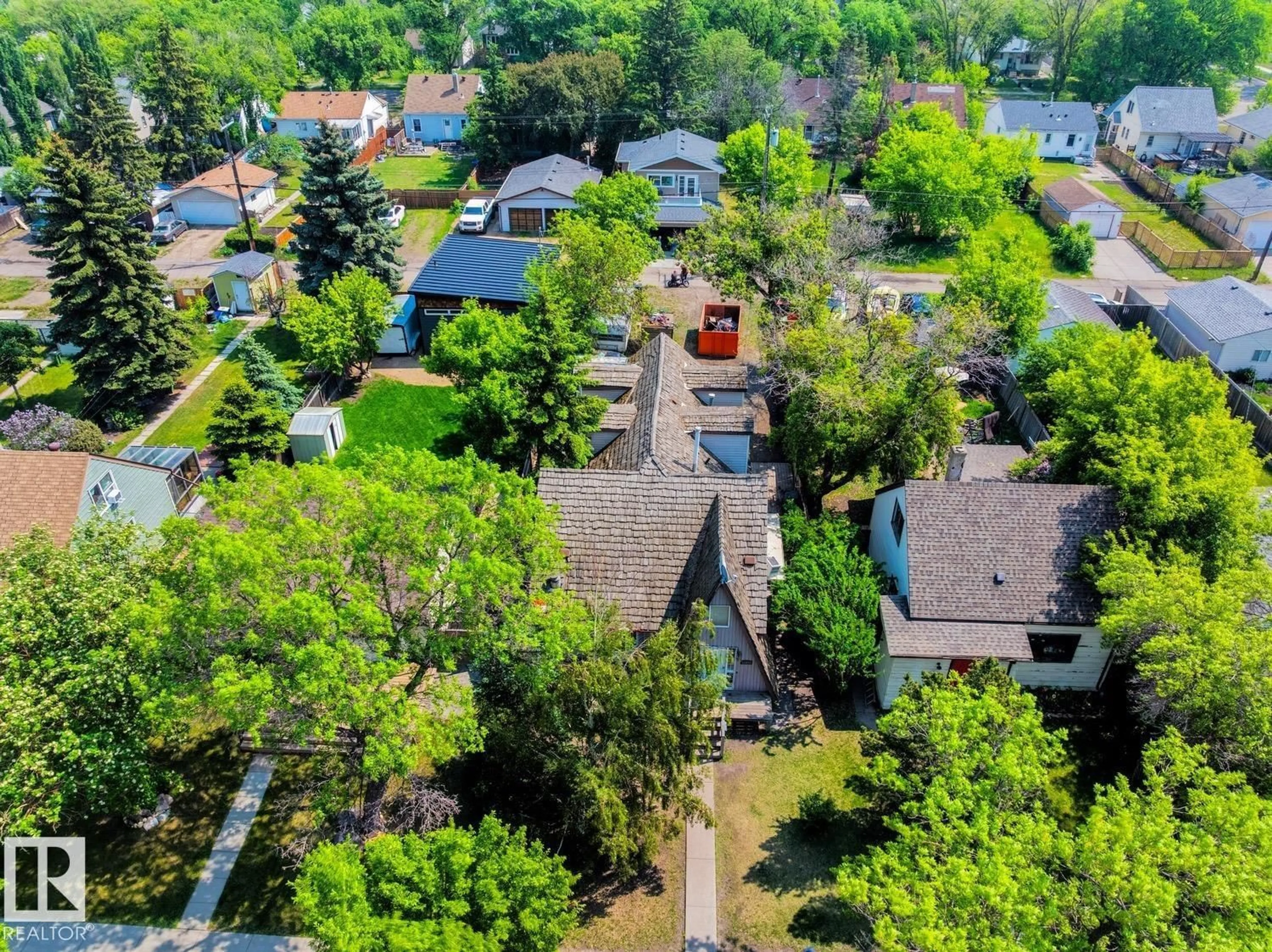A pic from outside/outdoor area/front of a property/back of a property/a pic from drone, street for NW - 12223 107 ST, Edmonton Alberta T5G2S9